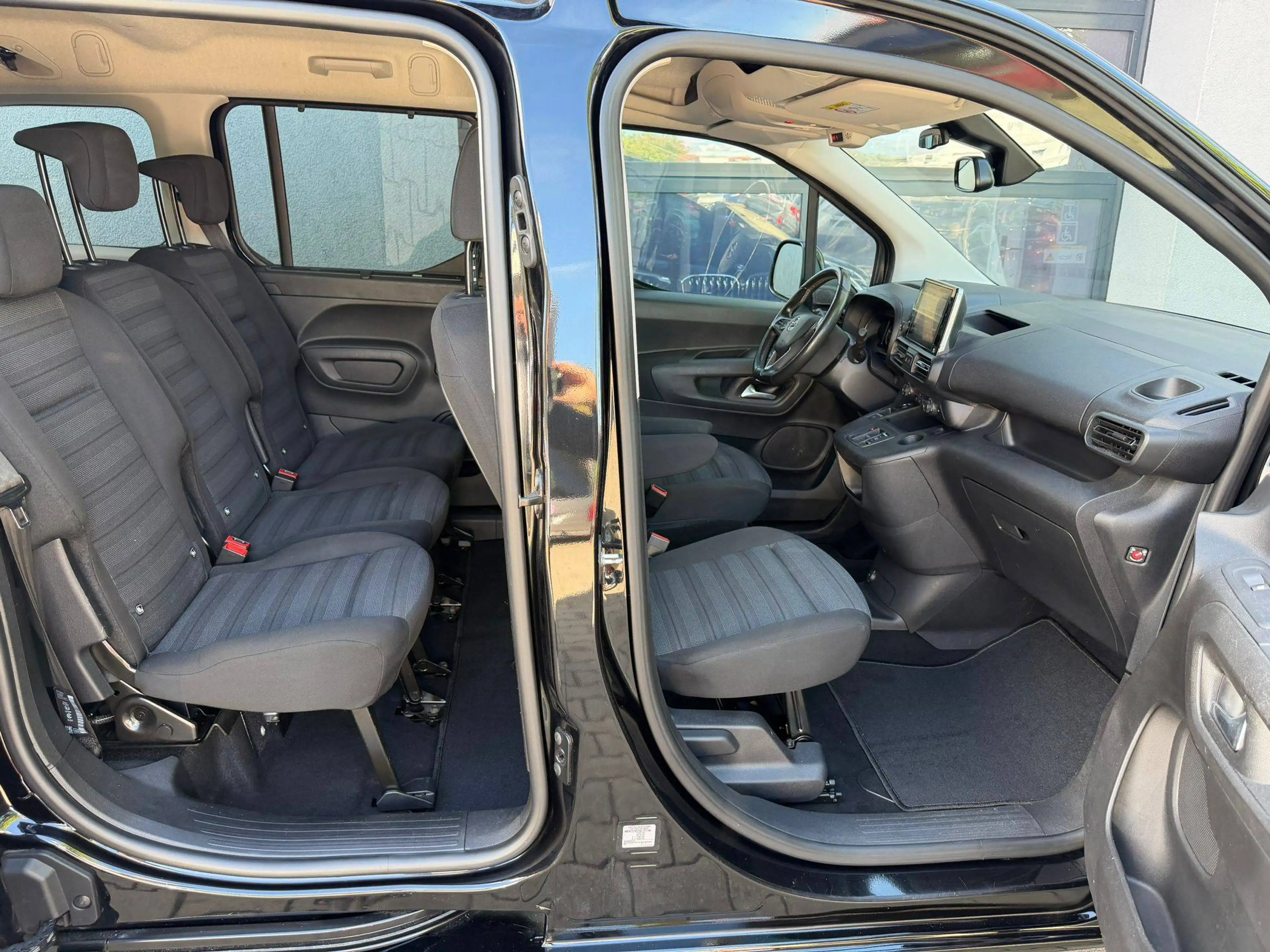 Opel Combo - e Elektro Behindertengerecht Rollstuhlrampe — photo 13
