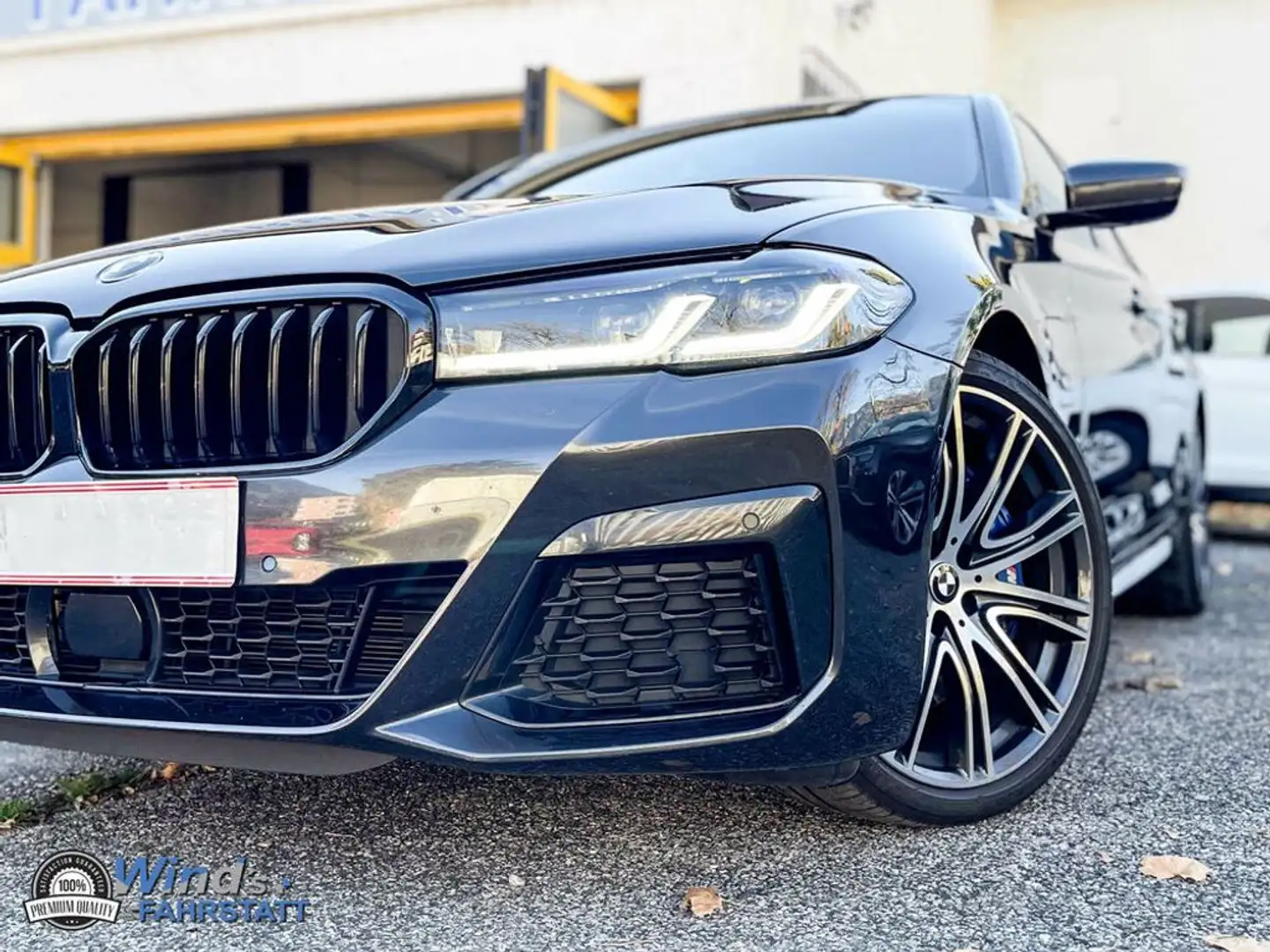 BMW 545 e xDrive M Sport Pro       Voll  !! Grau - 2