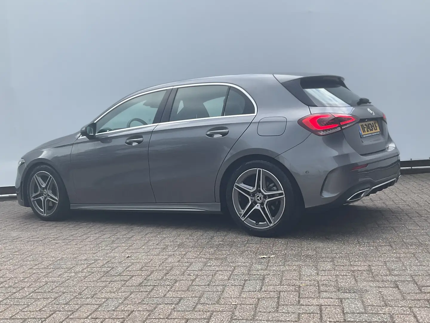 Mercedes-Benz A 160 Business Solution AMG Line Carplay Stoelverw Led N Grijs - 2