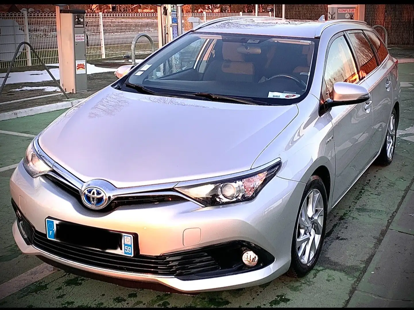 Toyota Auris Touring Sports Hybride 136h Design - 1