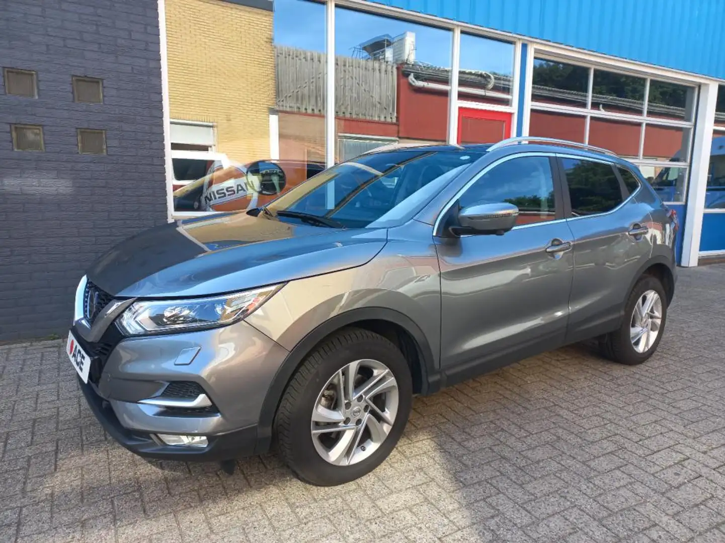Nissan Qashqai 1.3 DIG-T N-Connecta Automaat Panoramadak Gris - 1