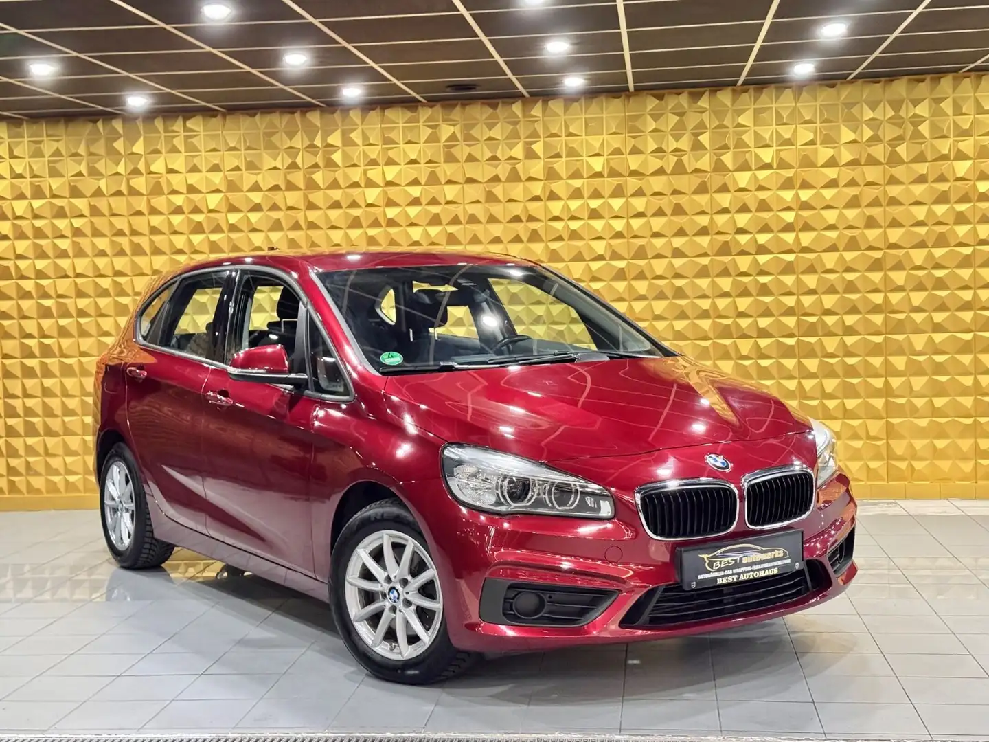BMW 220 i Active Tourer*SHZ*KLIMA*PDC*EURO6*AHG* Červená - 1