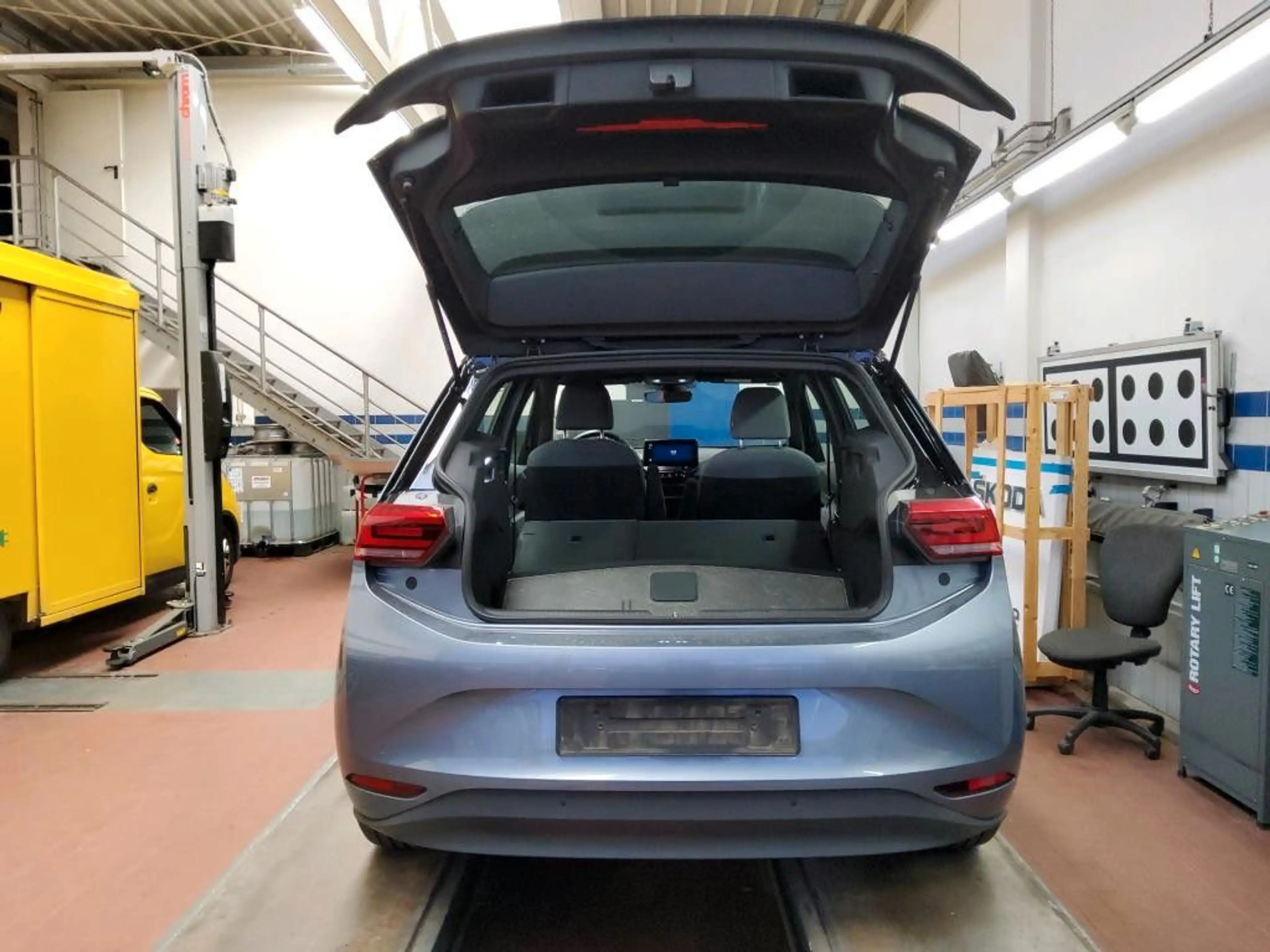 Volkswagen ID.3 Pro LED Navi WP SHZ ACC Keyless Kamera — photo 9