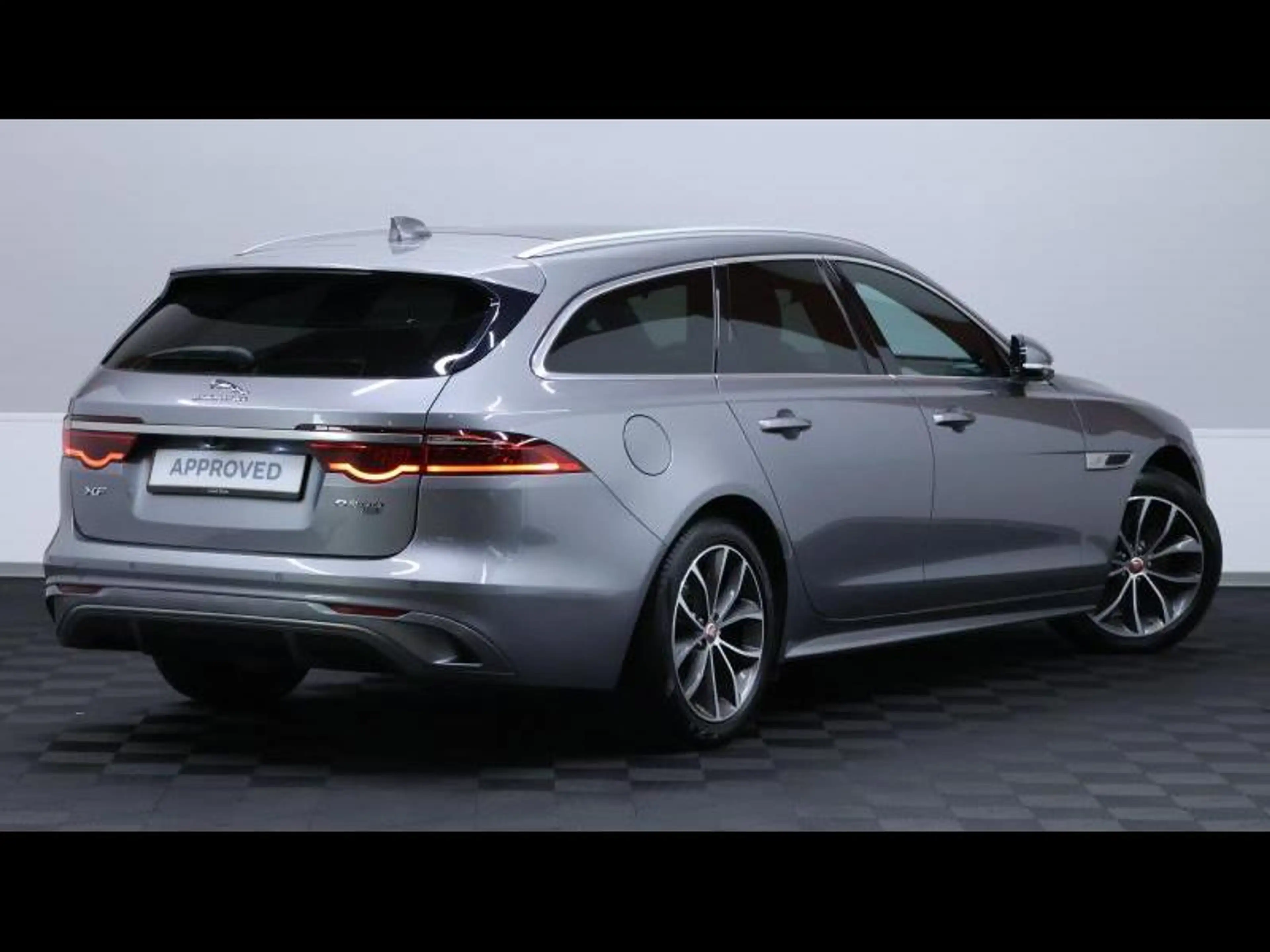 Jaguar XF D200 R-DYNAMIC SE AWD AUTO — photo 5