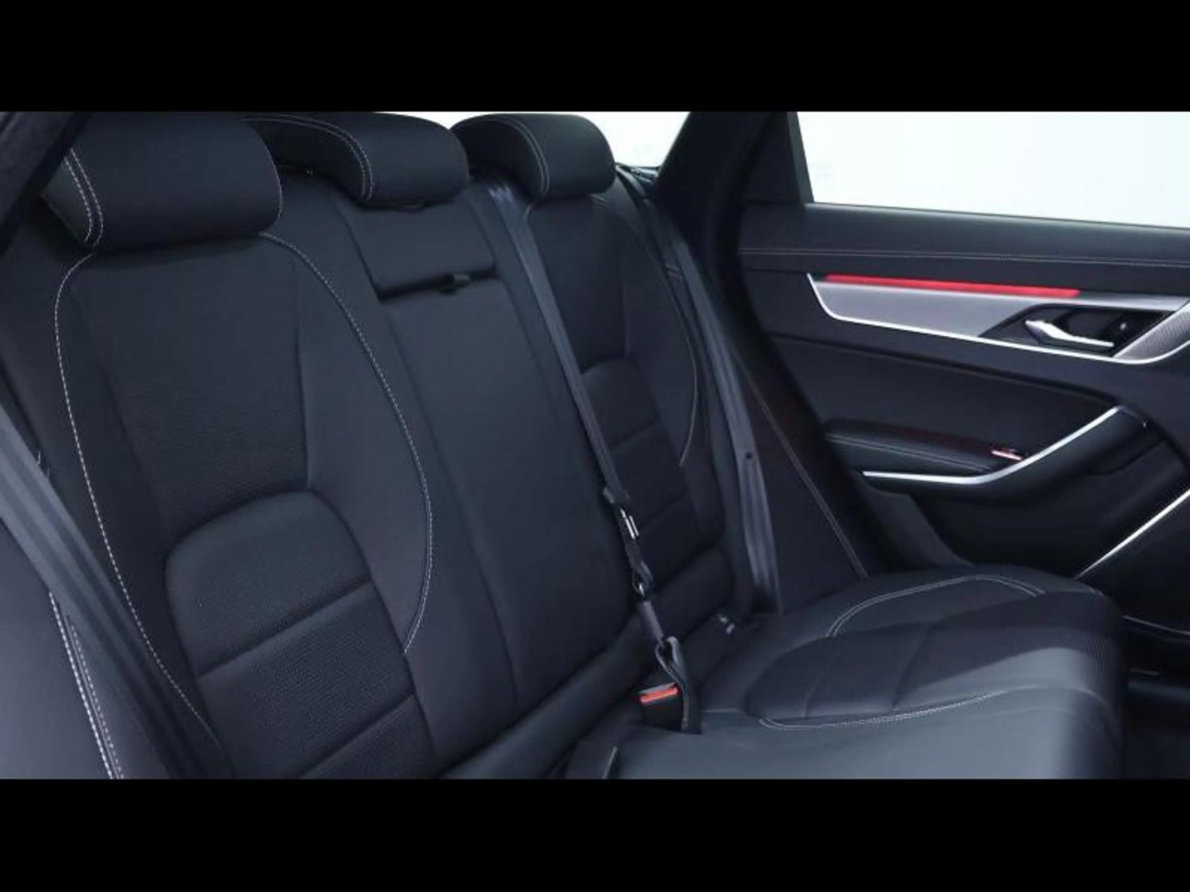 Jaguar XF D200 R-DYNAMIC SE AWD AUTO — photo 14