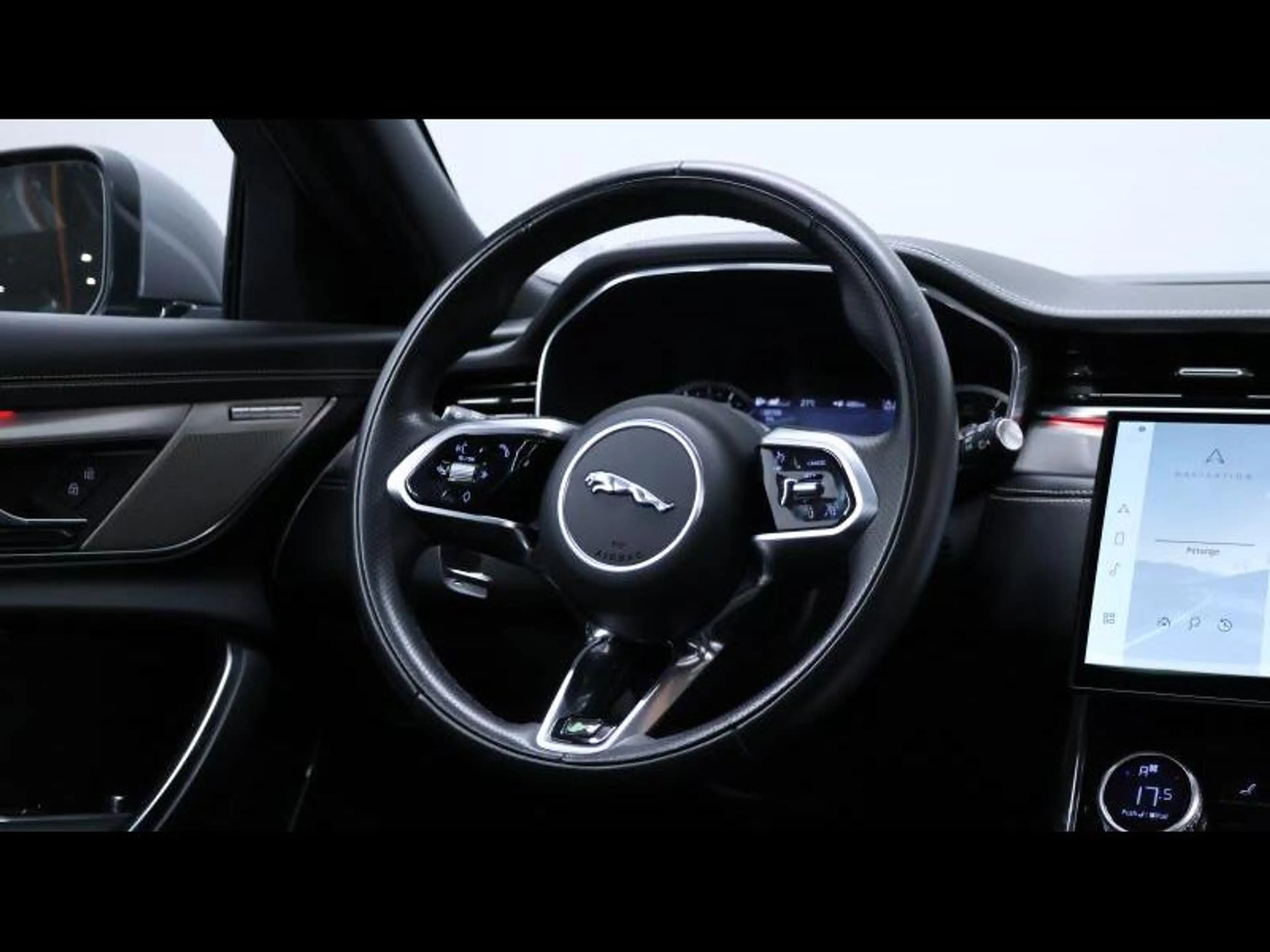 Jaguar XF D200 R-DYNAMIC SE AWD AUTO — photo 15