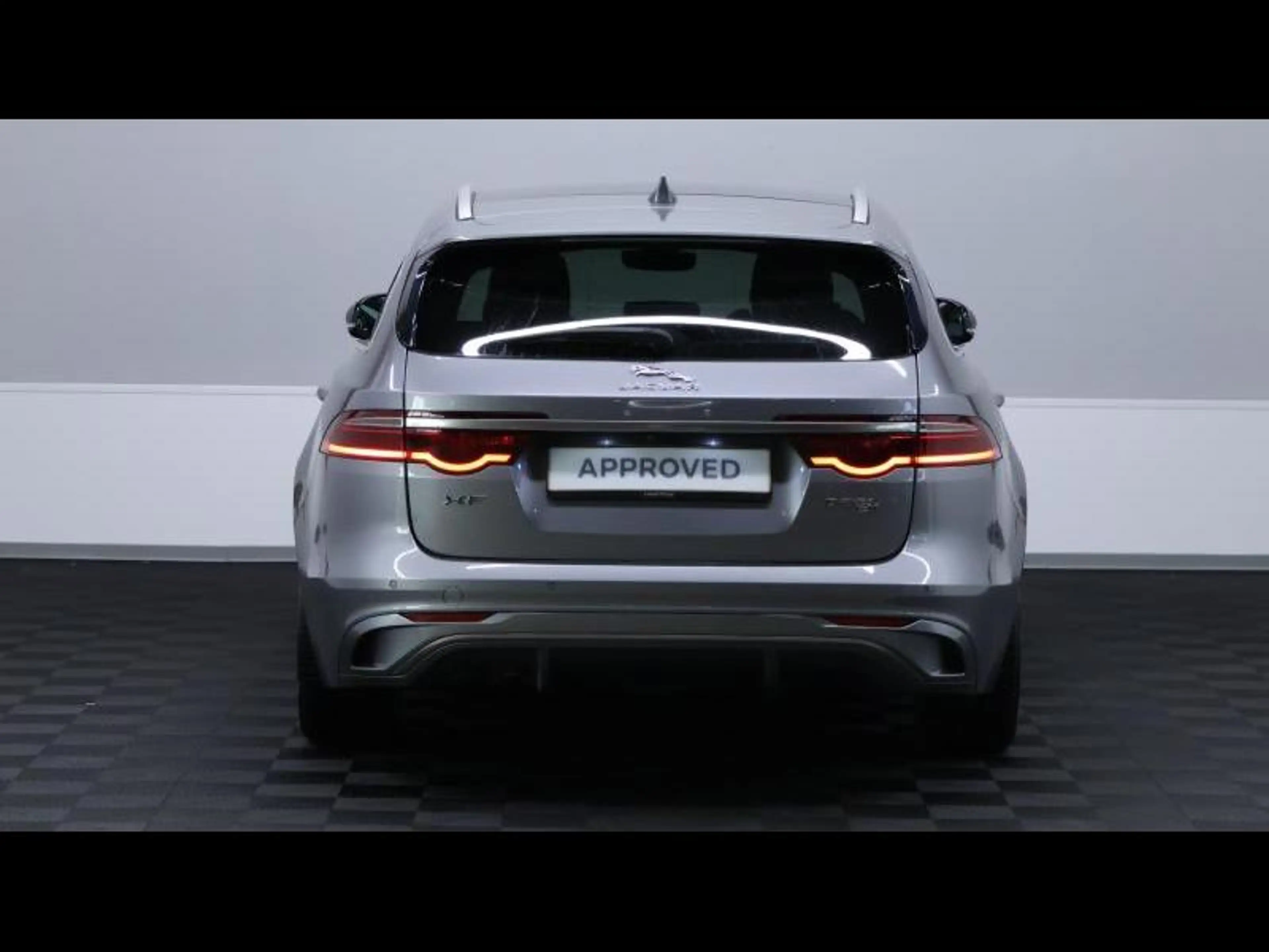 Jaguar XF D200 R-DYNAMIC SE AWD AUTO — photo 6