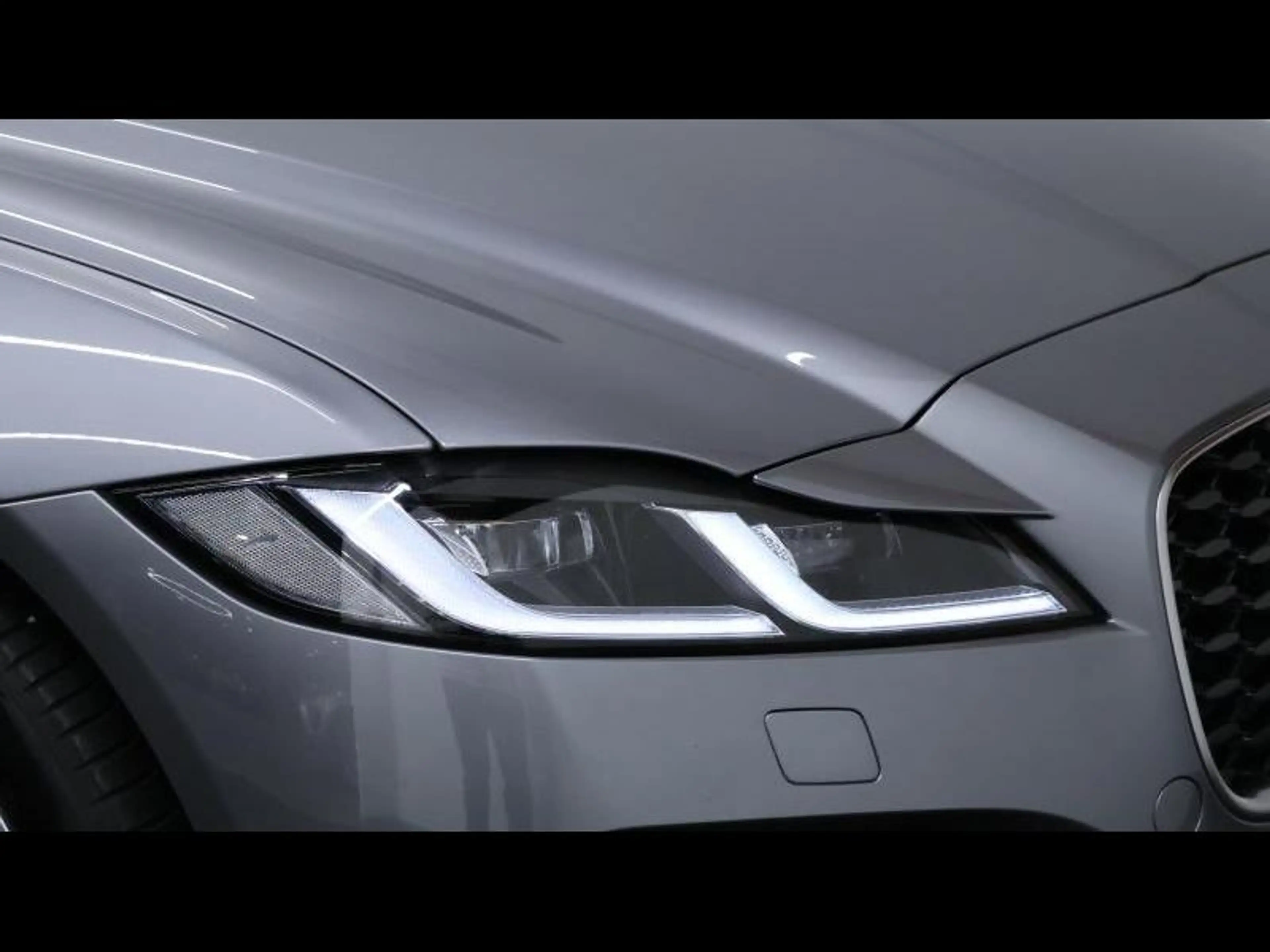 Jaguar XF D200 R-DYNAMIC SE AWD AUTO — photo 8