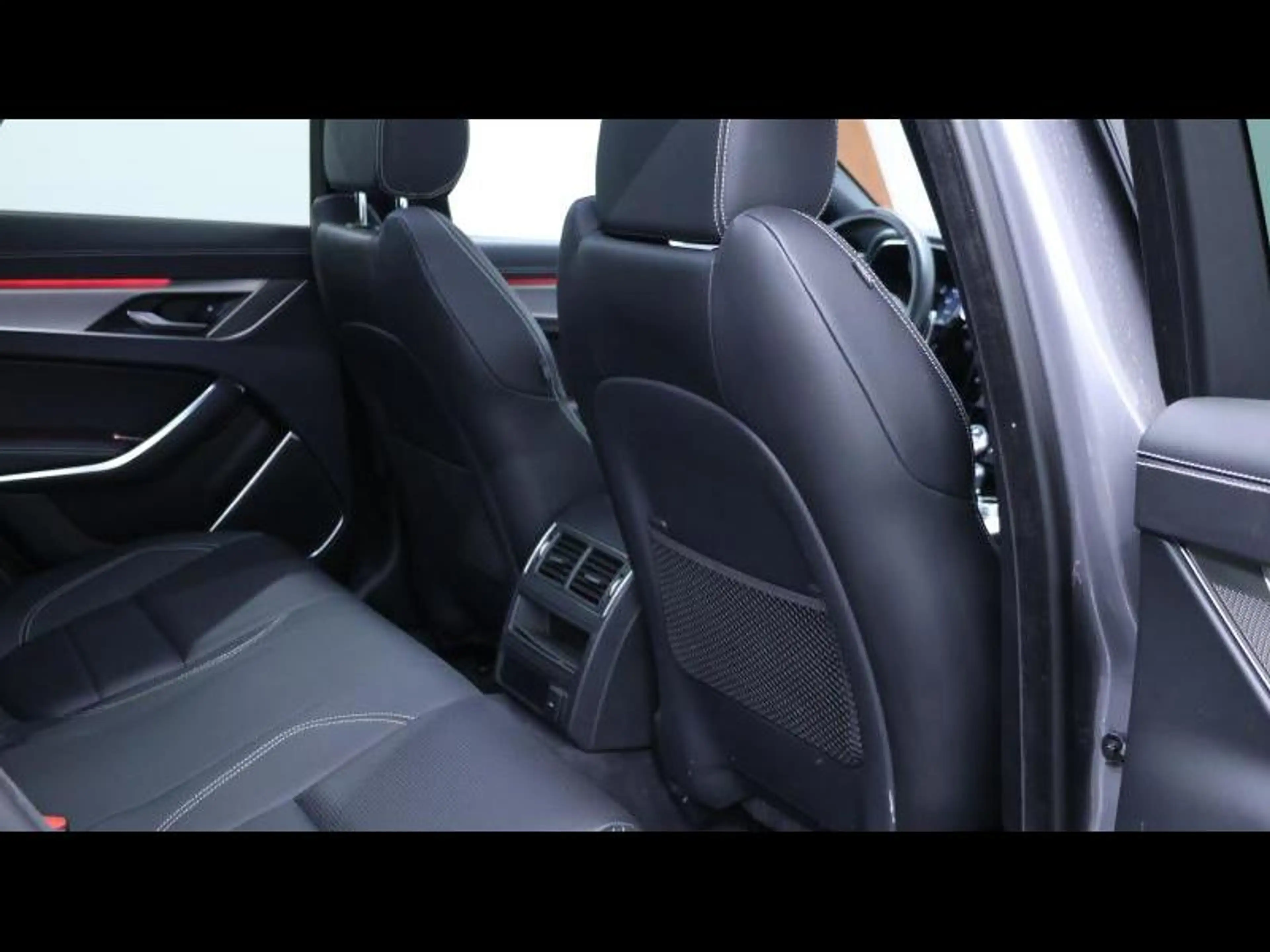 Jaguar XF D200 R-DYNAMIC SE AWD AUTO — photo 13
