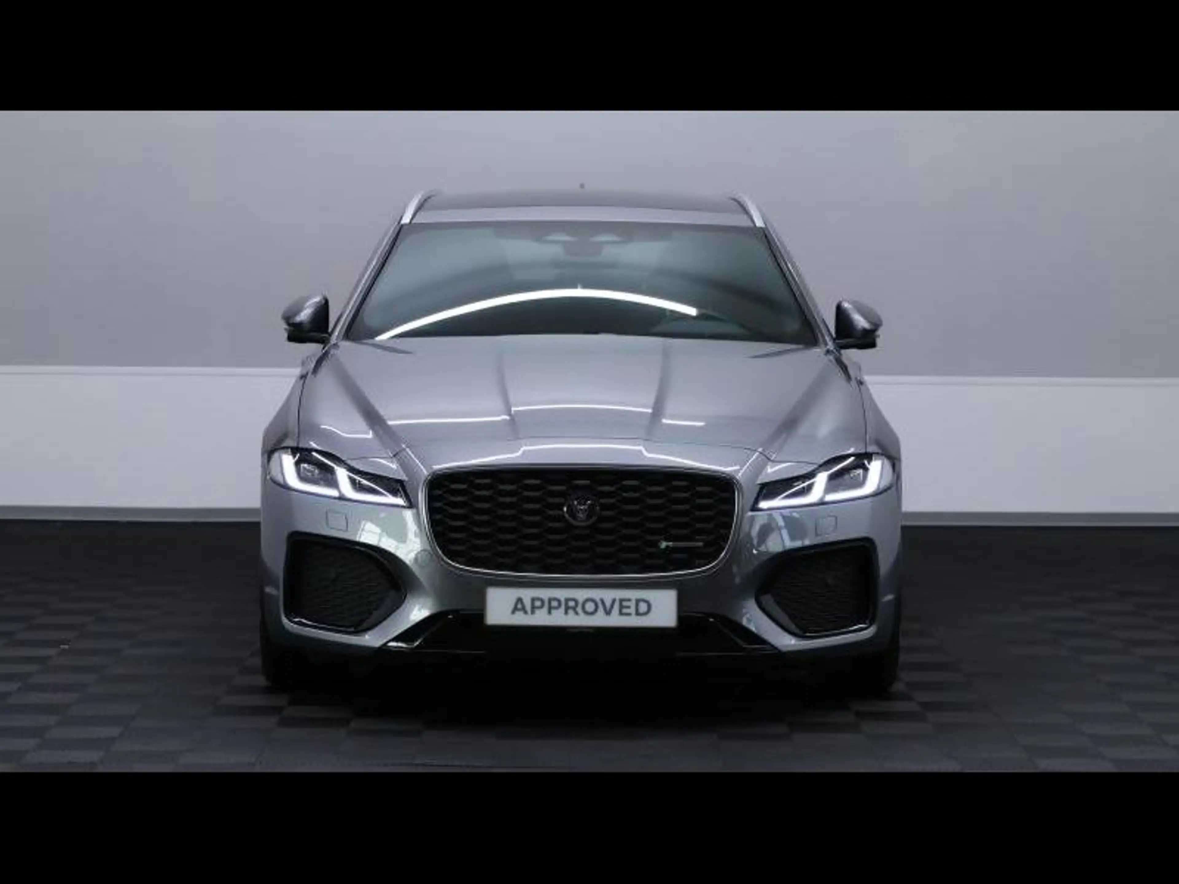 Jaguar XF D200 R-DYNAMIC SE AWD AUTO — photo 2