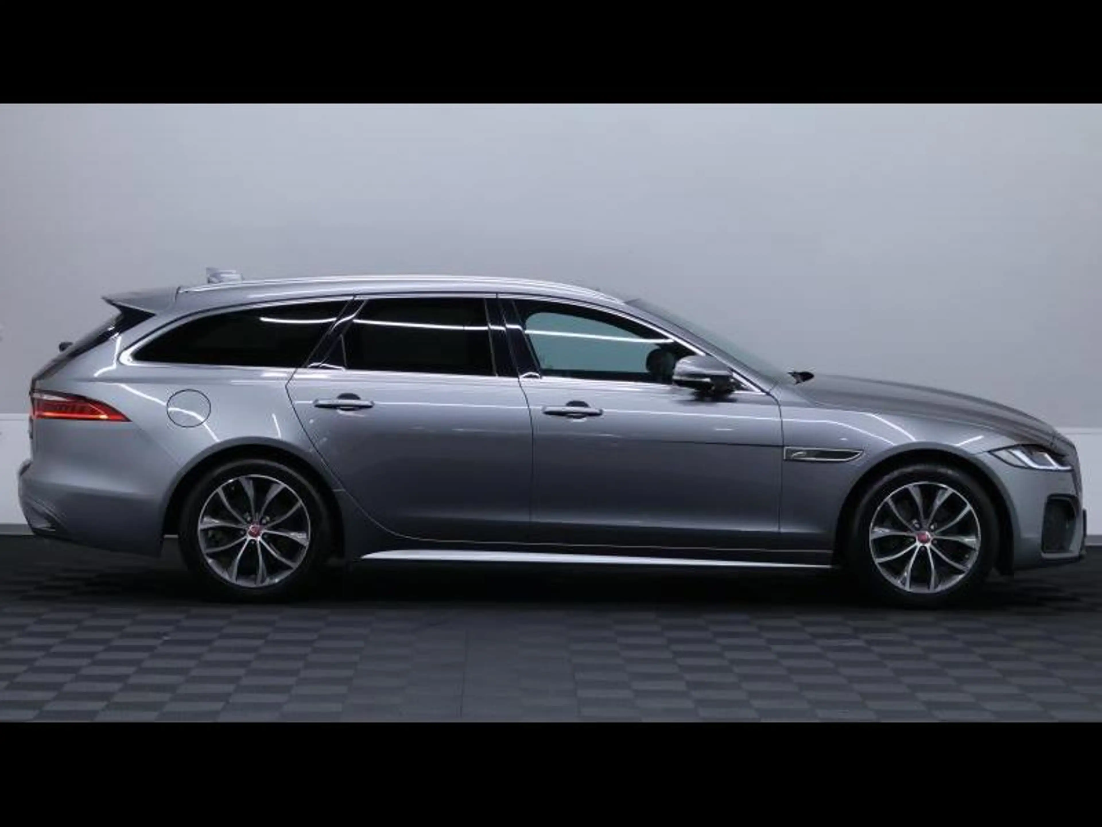 Jaguar XF D200 R-DYNAMIC SE AWD AUTO — photo 4