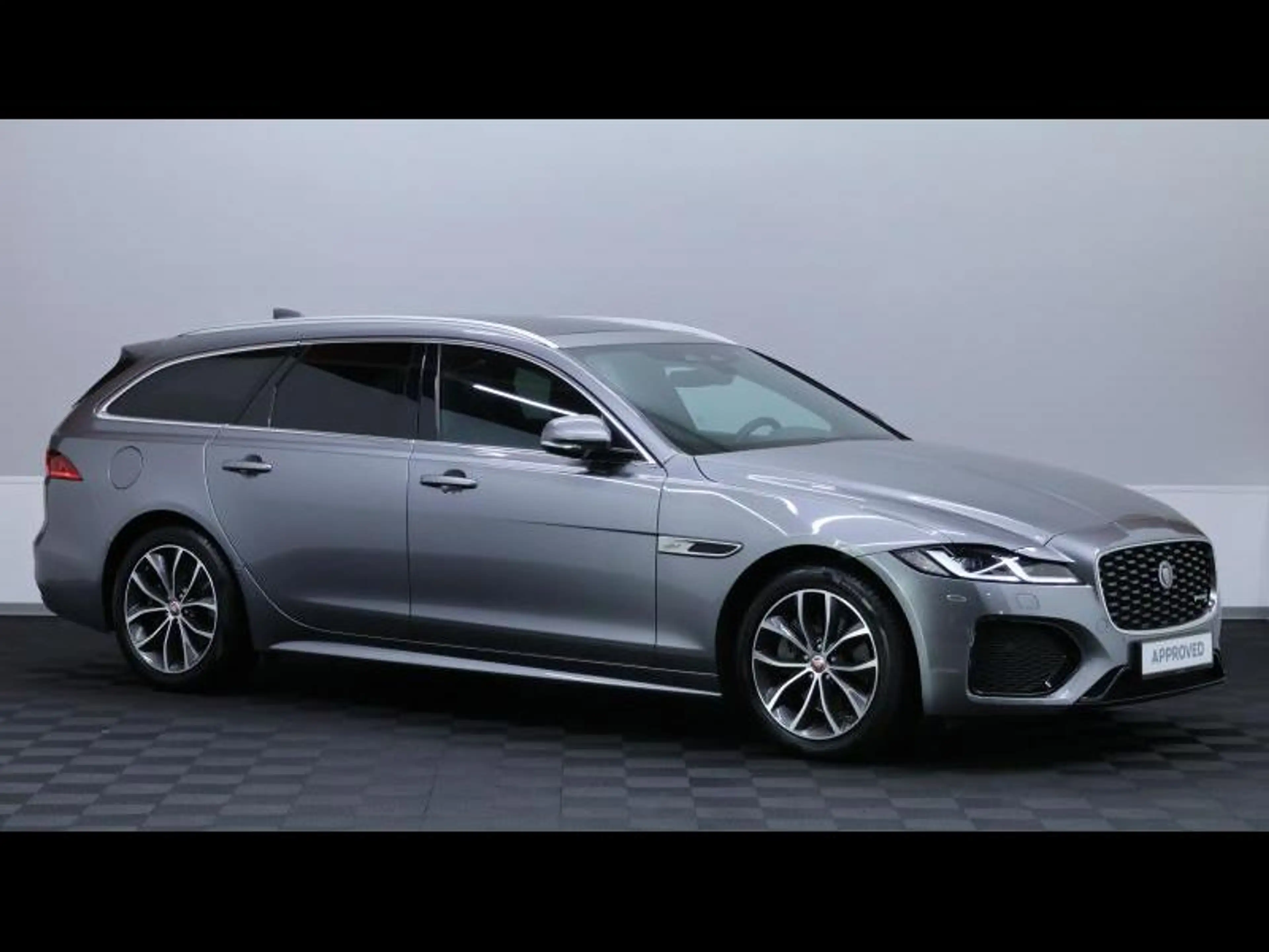 Jaguar XF D200 R-DYNAMIC SE AWD AUTO — photo 3