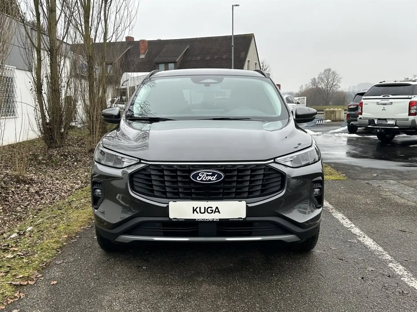 Ford Kuga Titanium 2.5l FHEV 180PS Automatik Grau - 2
