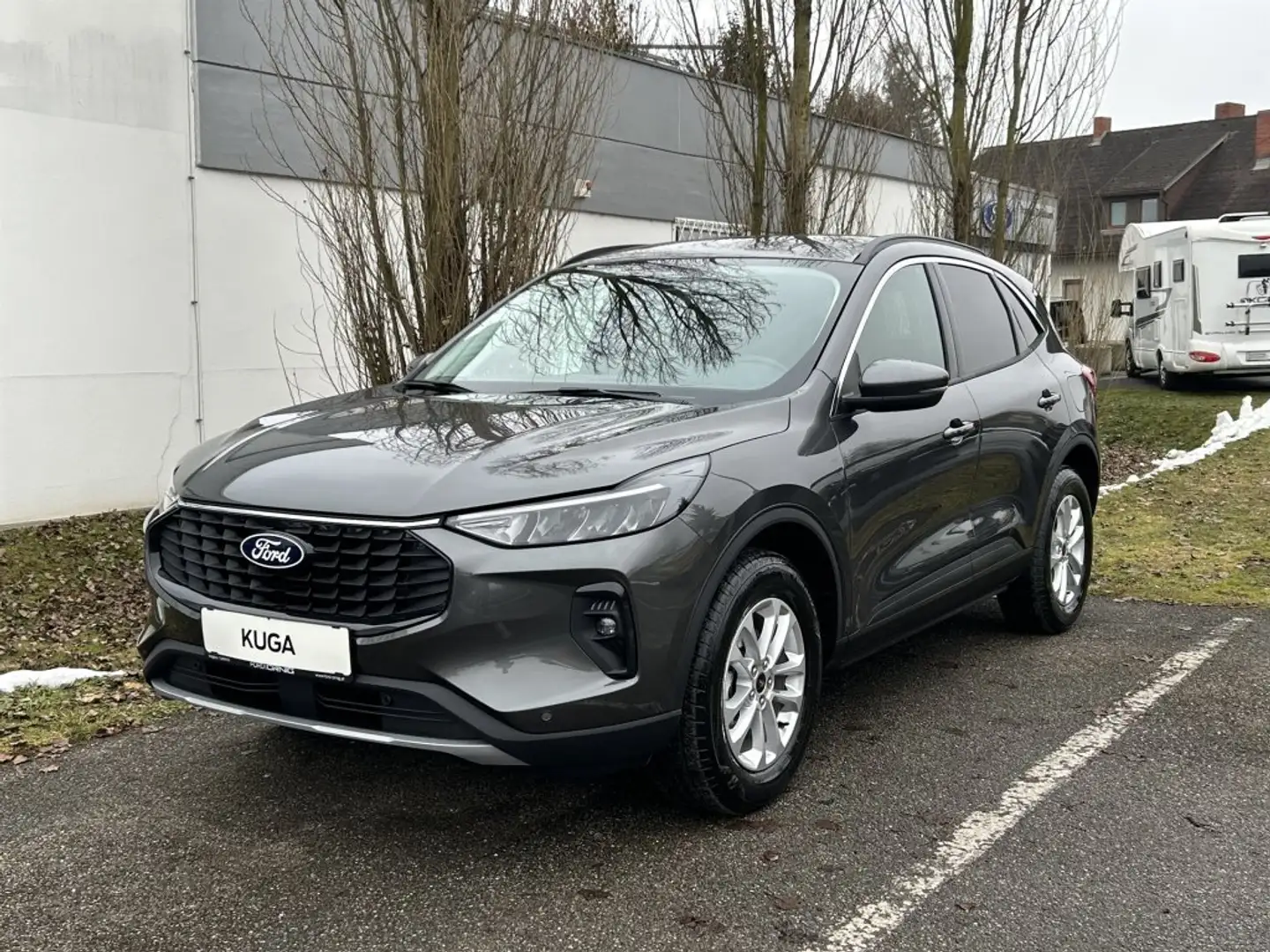 Ford Kuga Titanium 2.5l FHEV 180PS Automatik Grau - 1