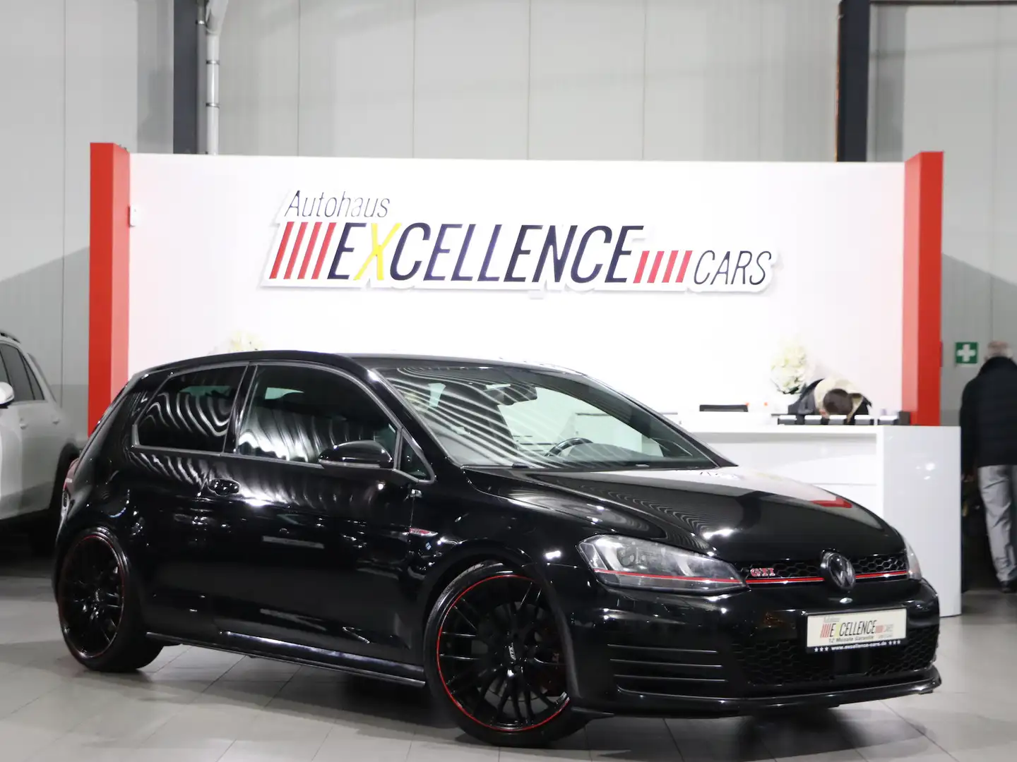 Volkswagen Golf GTI VII 2.0 TSI PERFORMANCE XENON, DYNAUDIO Schwarz - 1