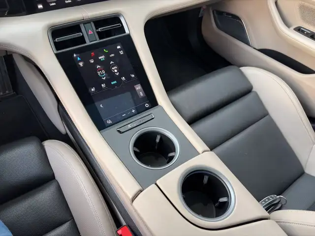 Porsche Taycan Turbo Ansicht 21