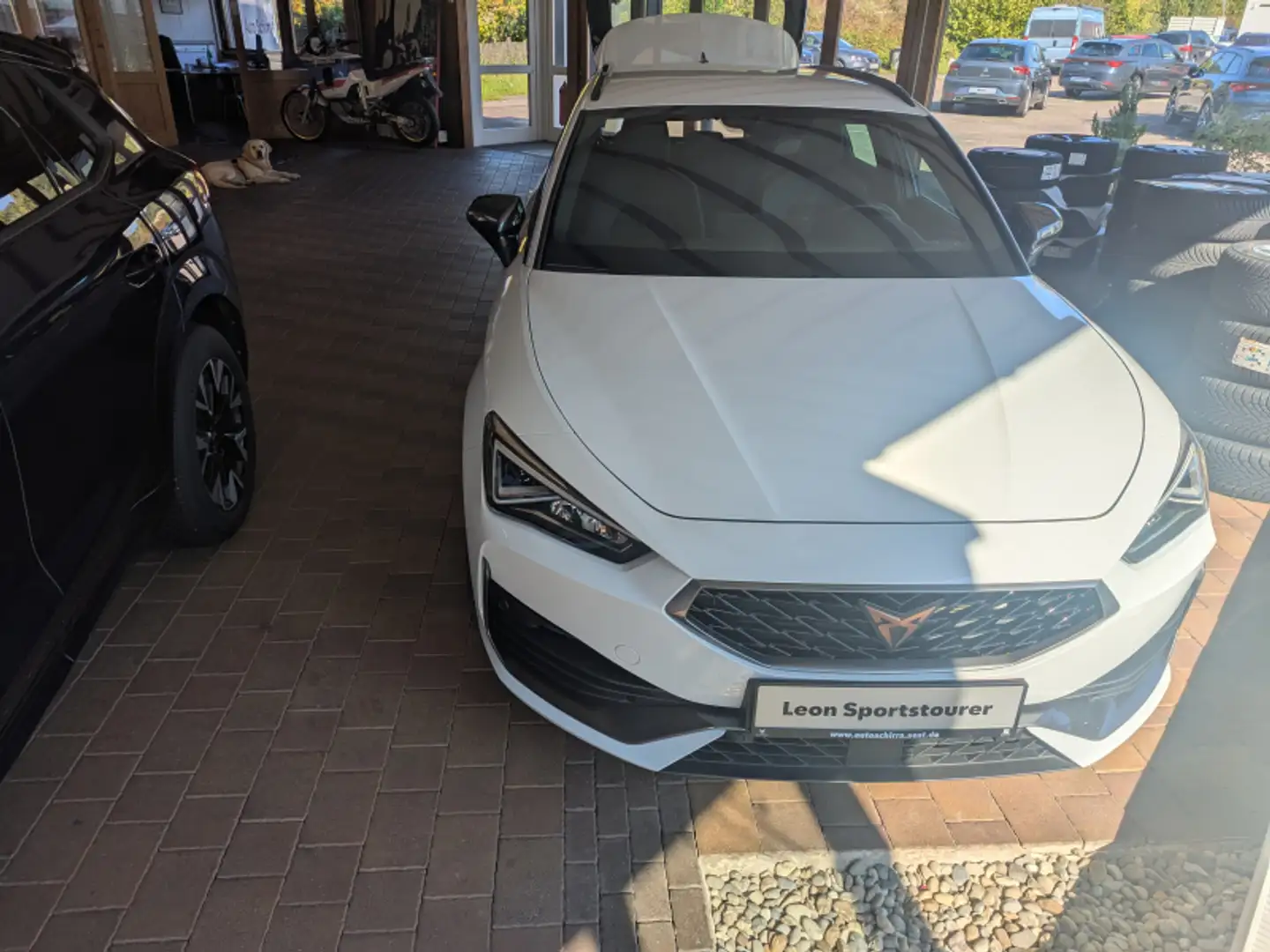 CUPRA Leon Leon Sportstourer  1,5 eTSI Weiß - 1