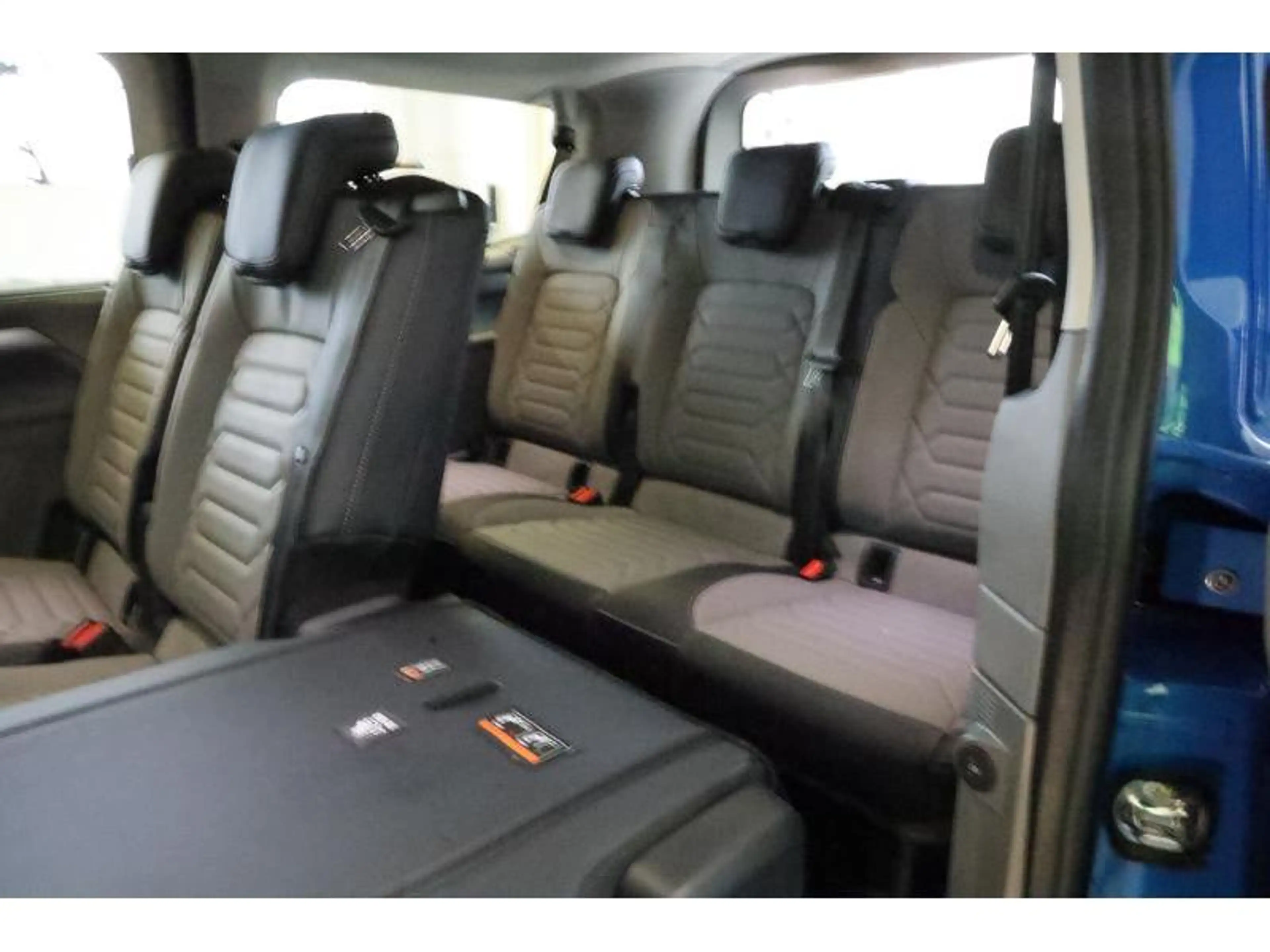 Volkswagen T7 Caravelle Style 4X4 — photo 10