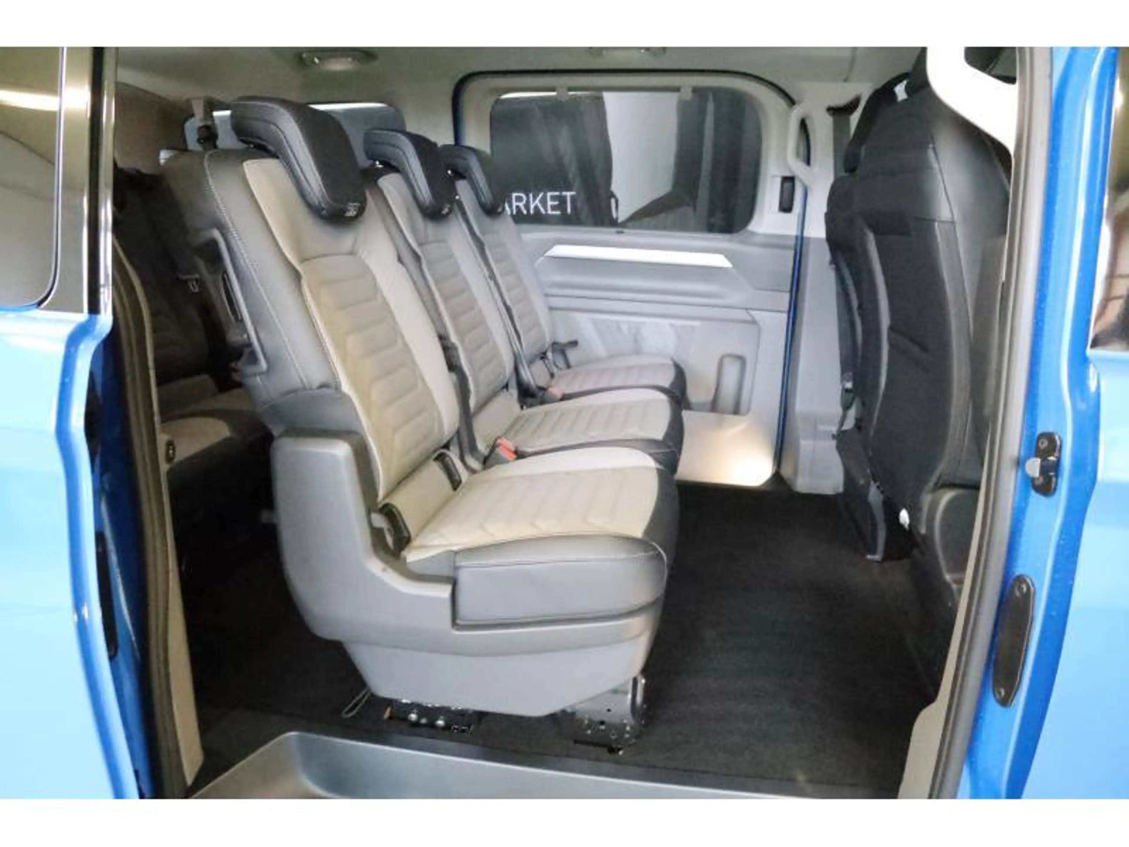 Volkswagen T7 Caravelle Style 4X4 — photo 13