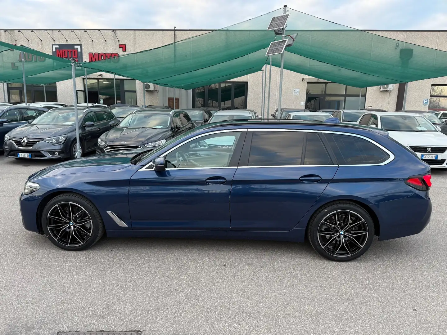BMW 520 520d 48V xDrive Touring Luxury Bleu - 2