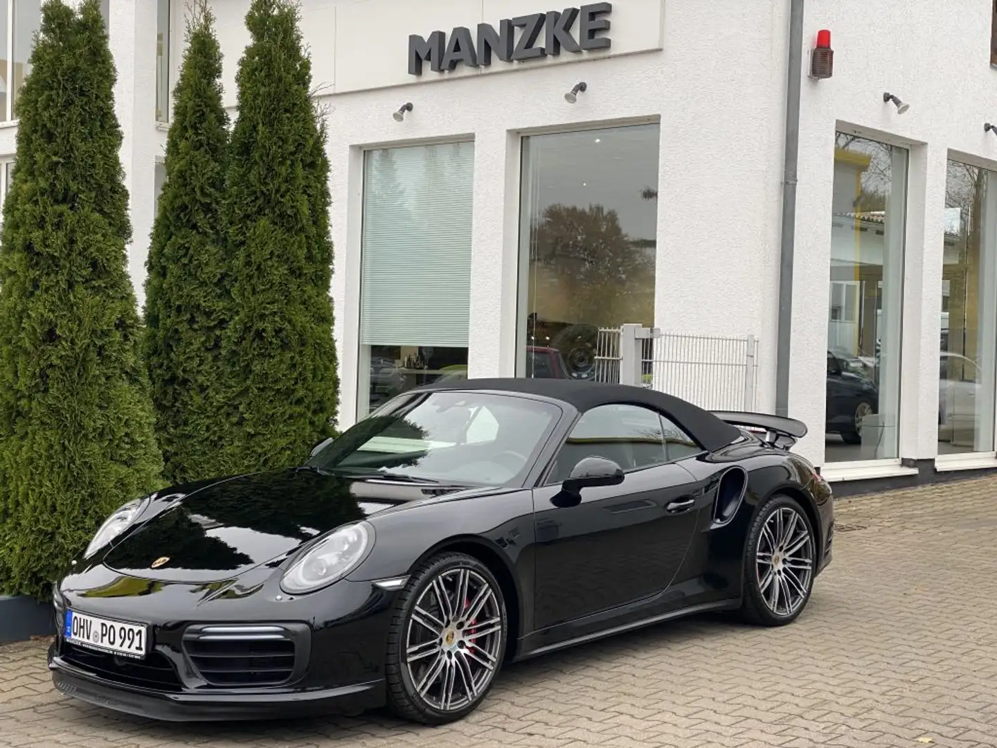 Porsche 911 Turbo Cabriolet / 8-fach / LED / ACC Schwarz - 1