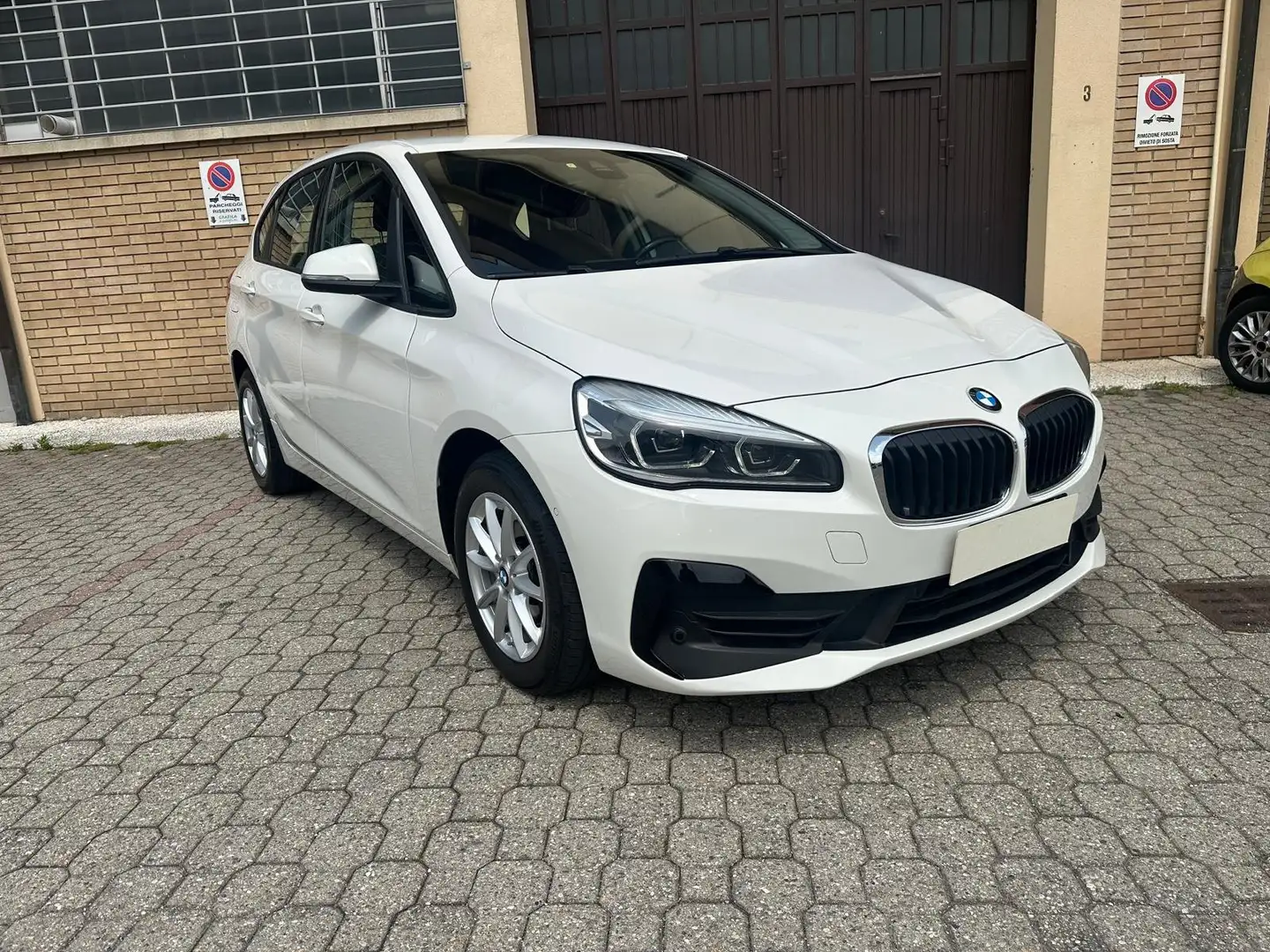 BMW 216 Serie 2 Active Tourer 216d Active Tourer Luxury Bianco - 2