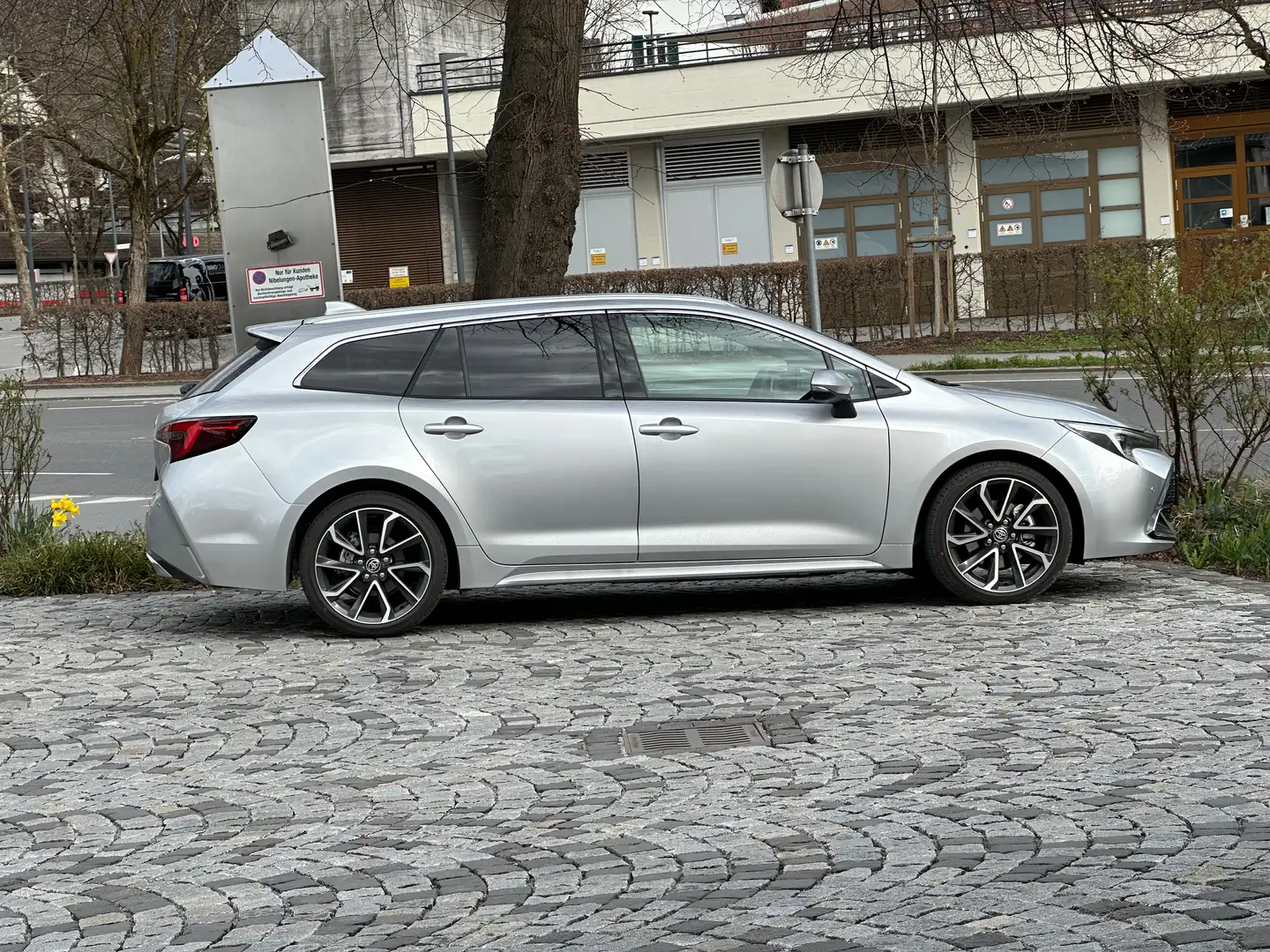 Toyota Corolla Corolla 2,0 Touring Sports Hybrid Lounge Lounge Silber - 1