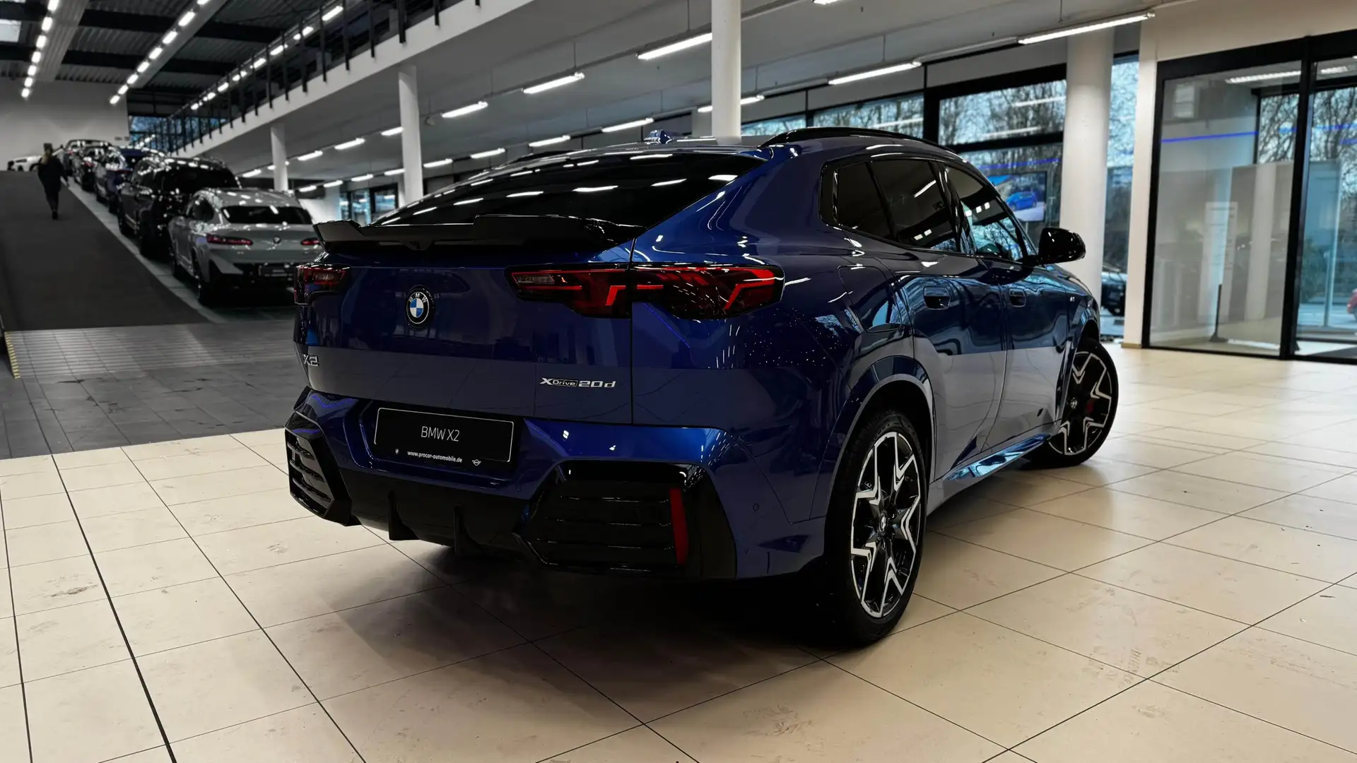 BMW X2 xDrive20d M Sport+HUD+AHK+SHZ+PA+NAVI+LED+uvm. Blau - 2