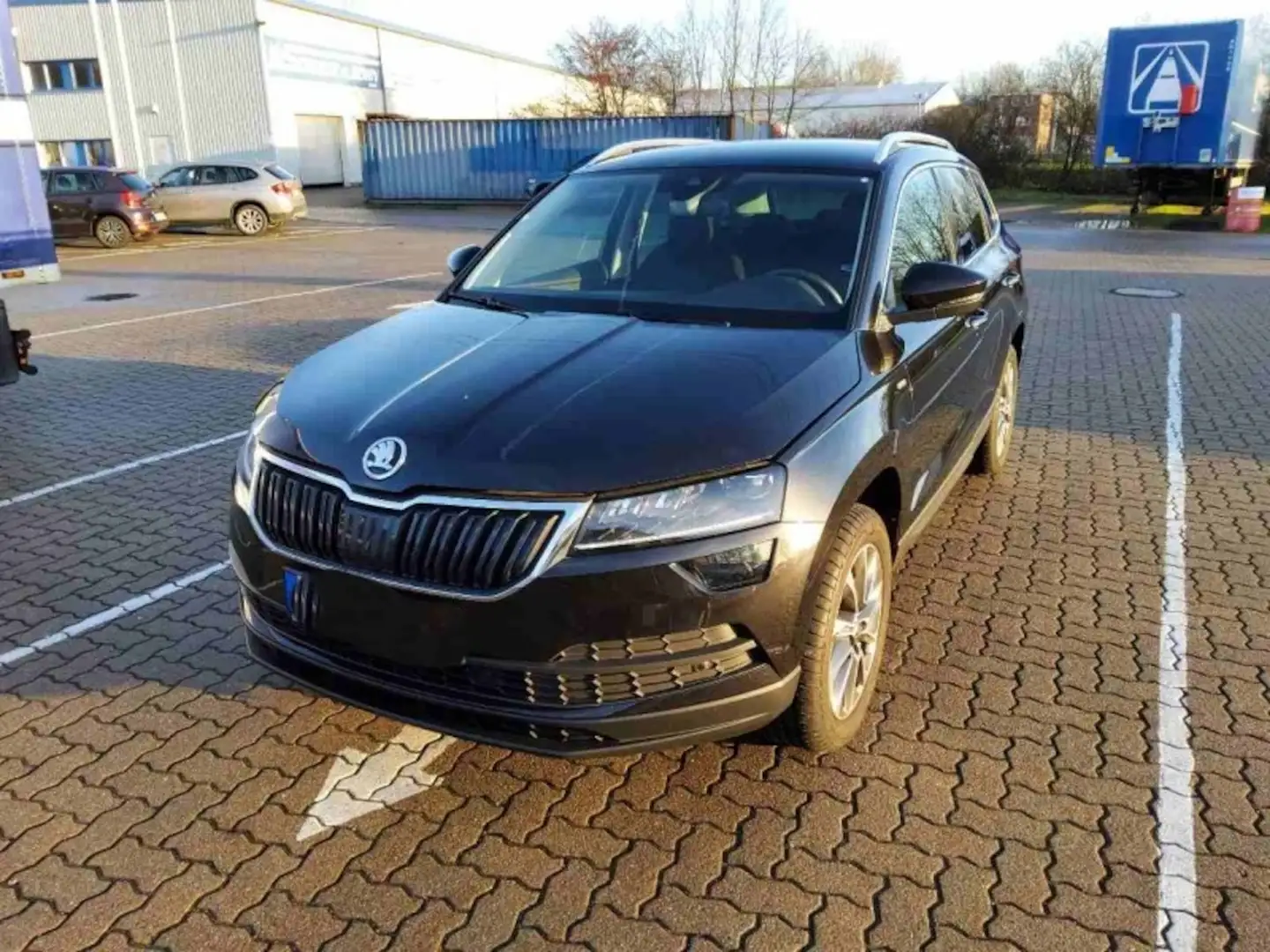 Skoda Karoq 1.5 TSI CleverAutomatik Schwarz - 1
