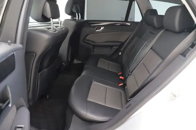 Mercedes-Benz E Class view 11