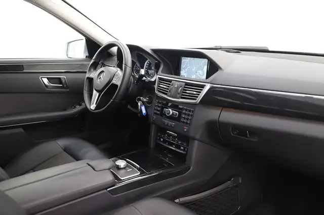 Mercedes-Benz E Class view 15