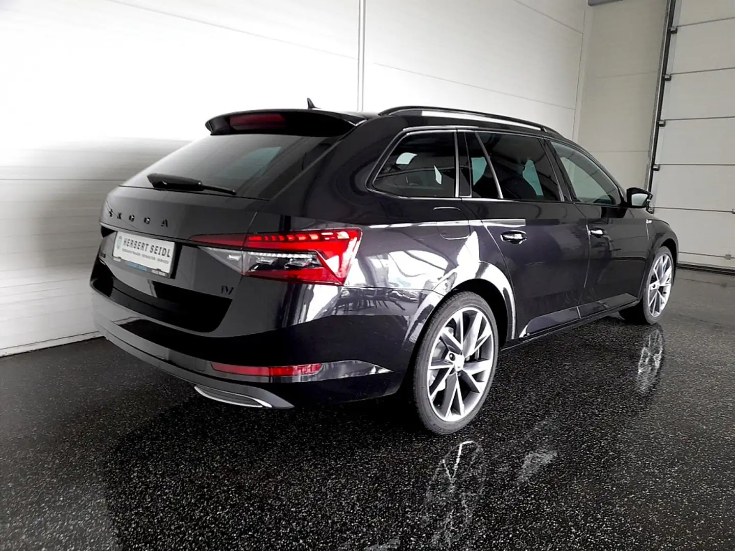 Skoda Superb Kombi SPORTLINE IV 156/218 DSG *STANDHZG / MATR... Schwarz - 2