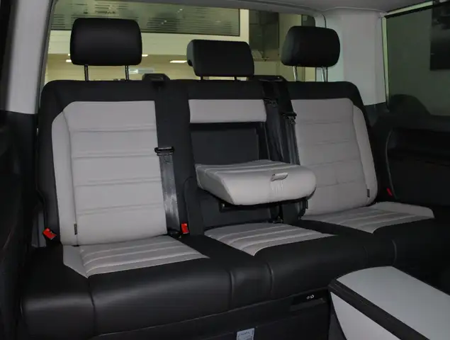 Volkswagen Multivan view 13
