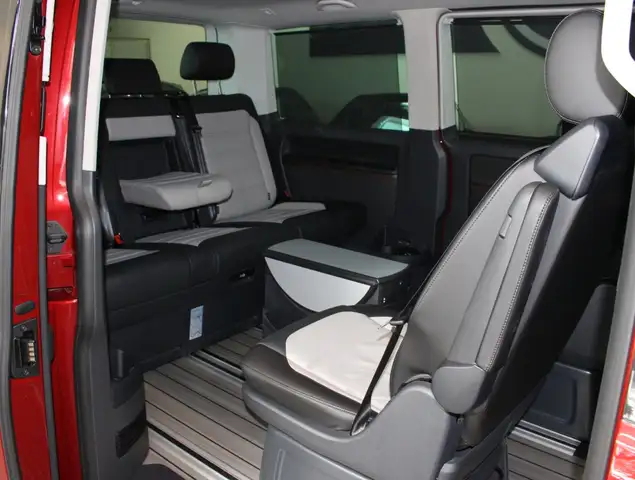 Volkswagen Multivan view 11