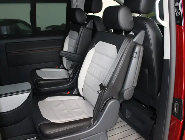Volkswagen Multivan view 12