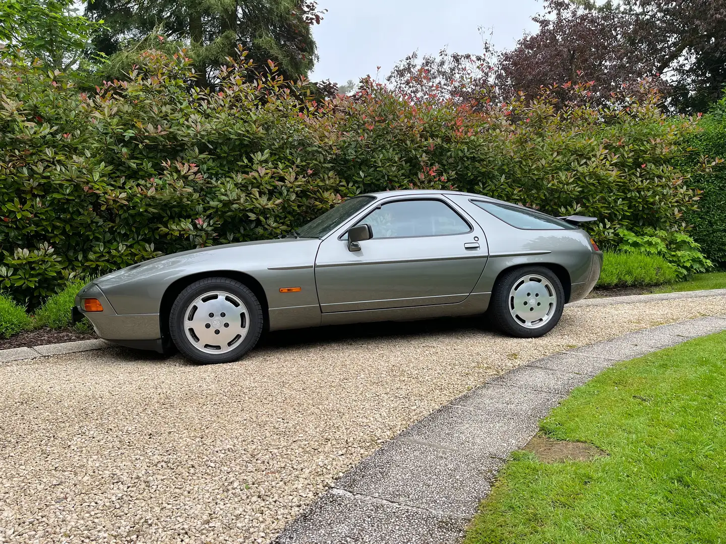 Porsche 928 S4 BVA Grijs - 2
