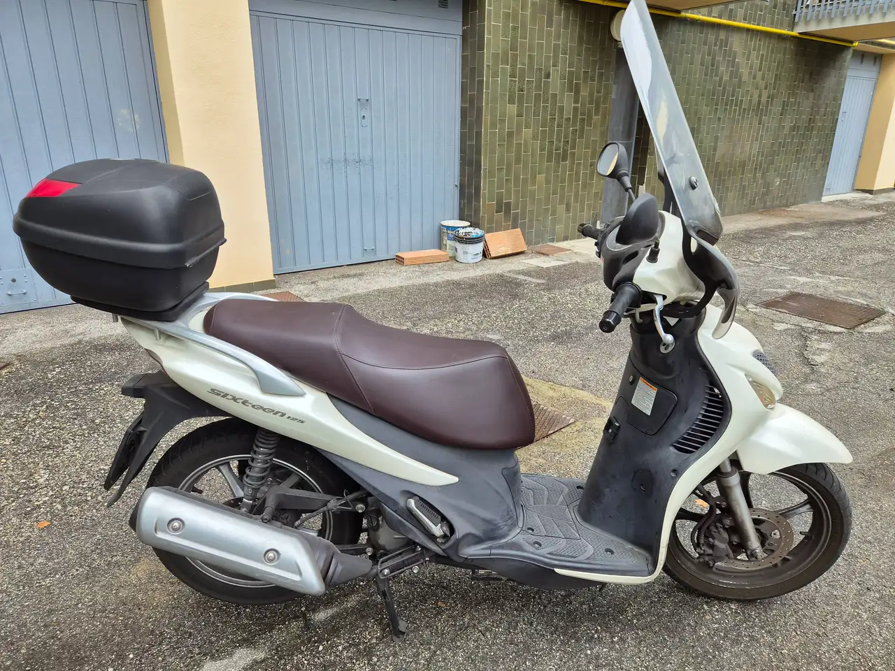 Suzuki Sixteen 125
