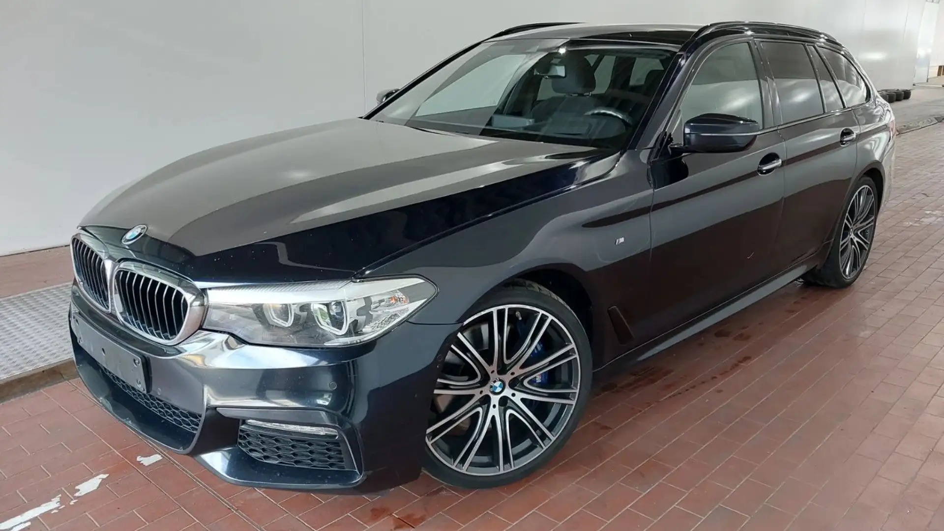 BMW 540 Baureihe 5 Touring 540 i xDrive M Sport Schwarz - 1