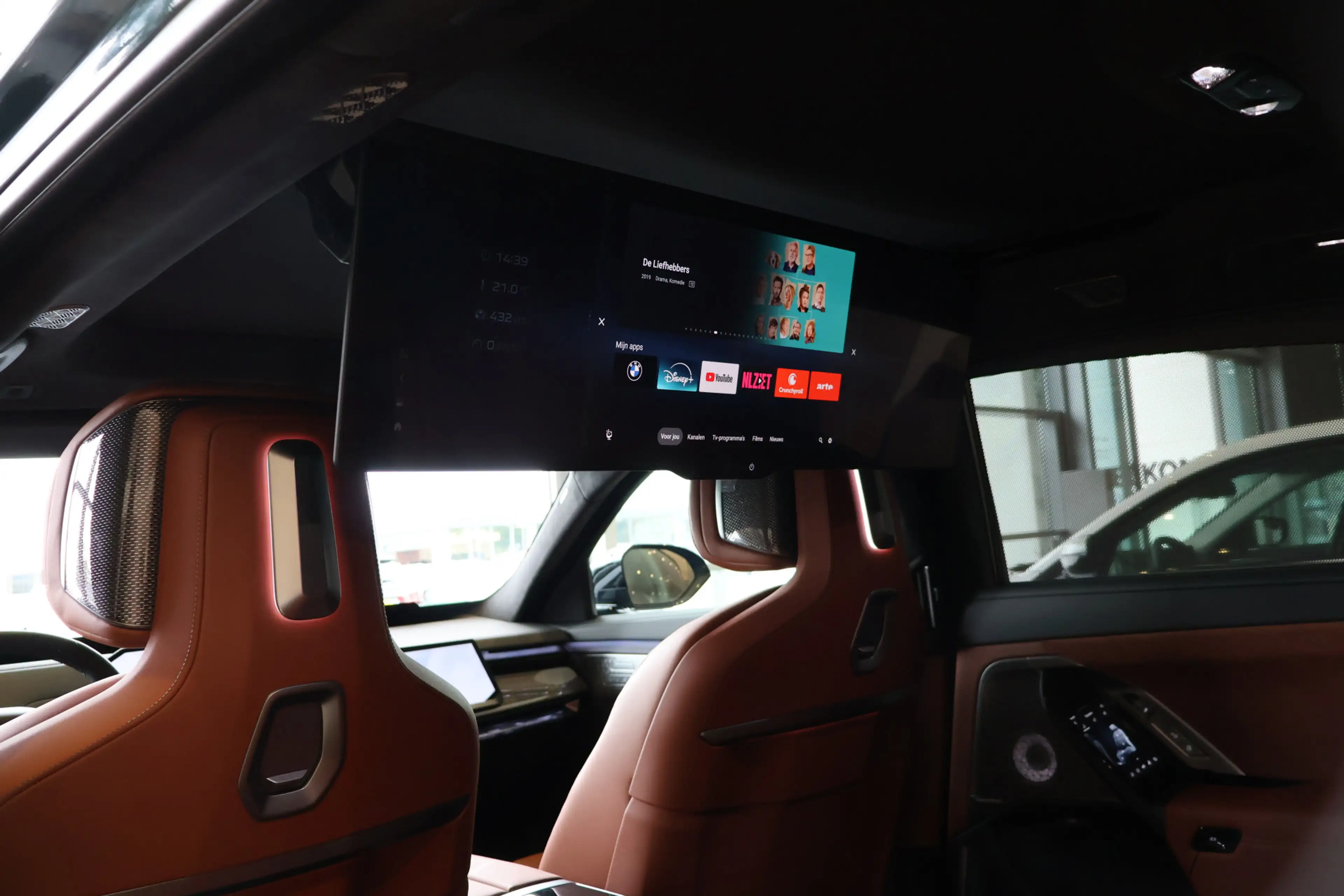 BMW i7 60 xDrive M Sport / Panoramadak Sky Lounge / Trekh — photo 11