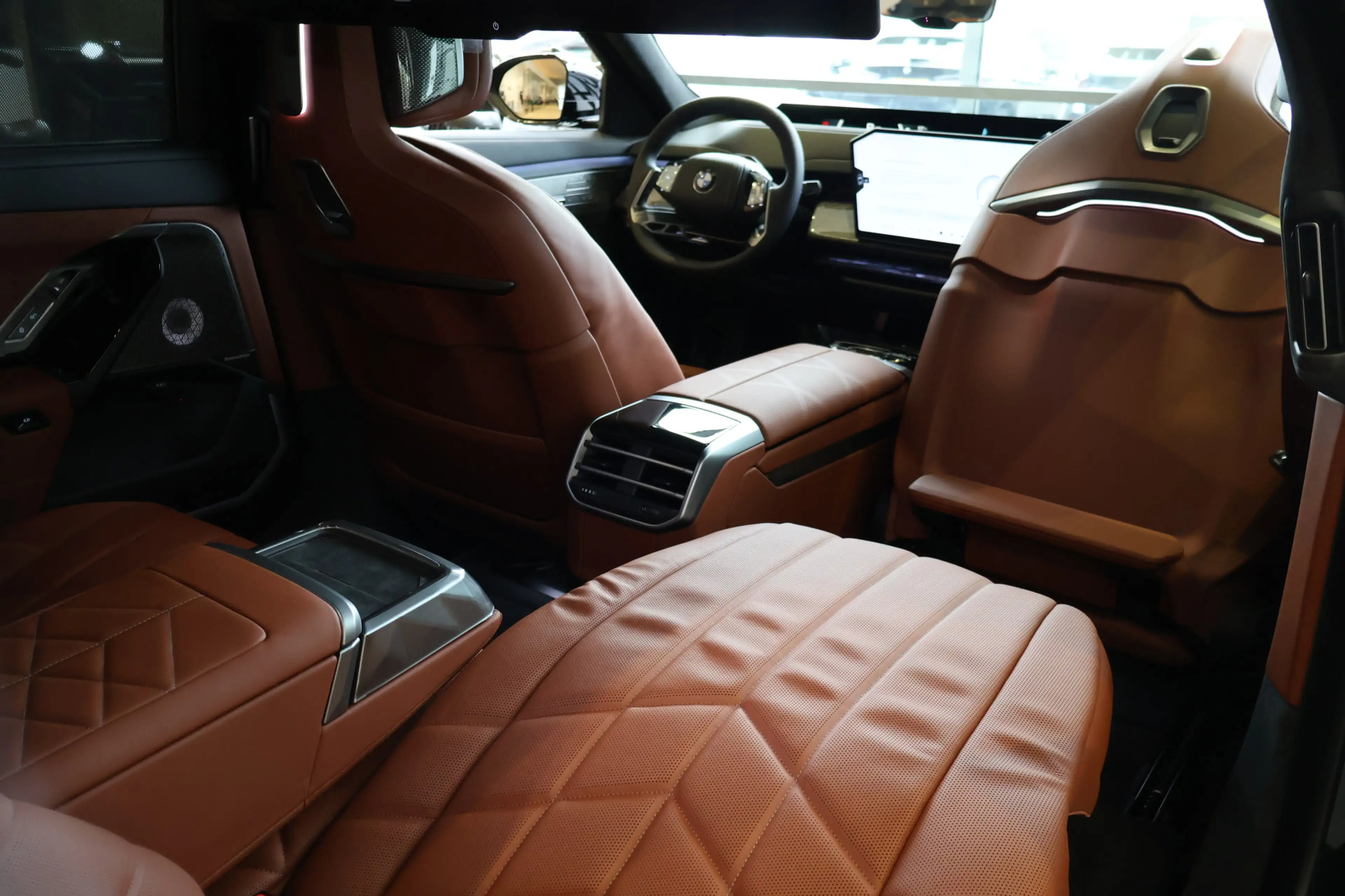 BMW i7 60 xDrive M Sport / Panoramadak Sky Lounge / Trekh — photo 14