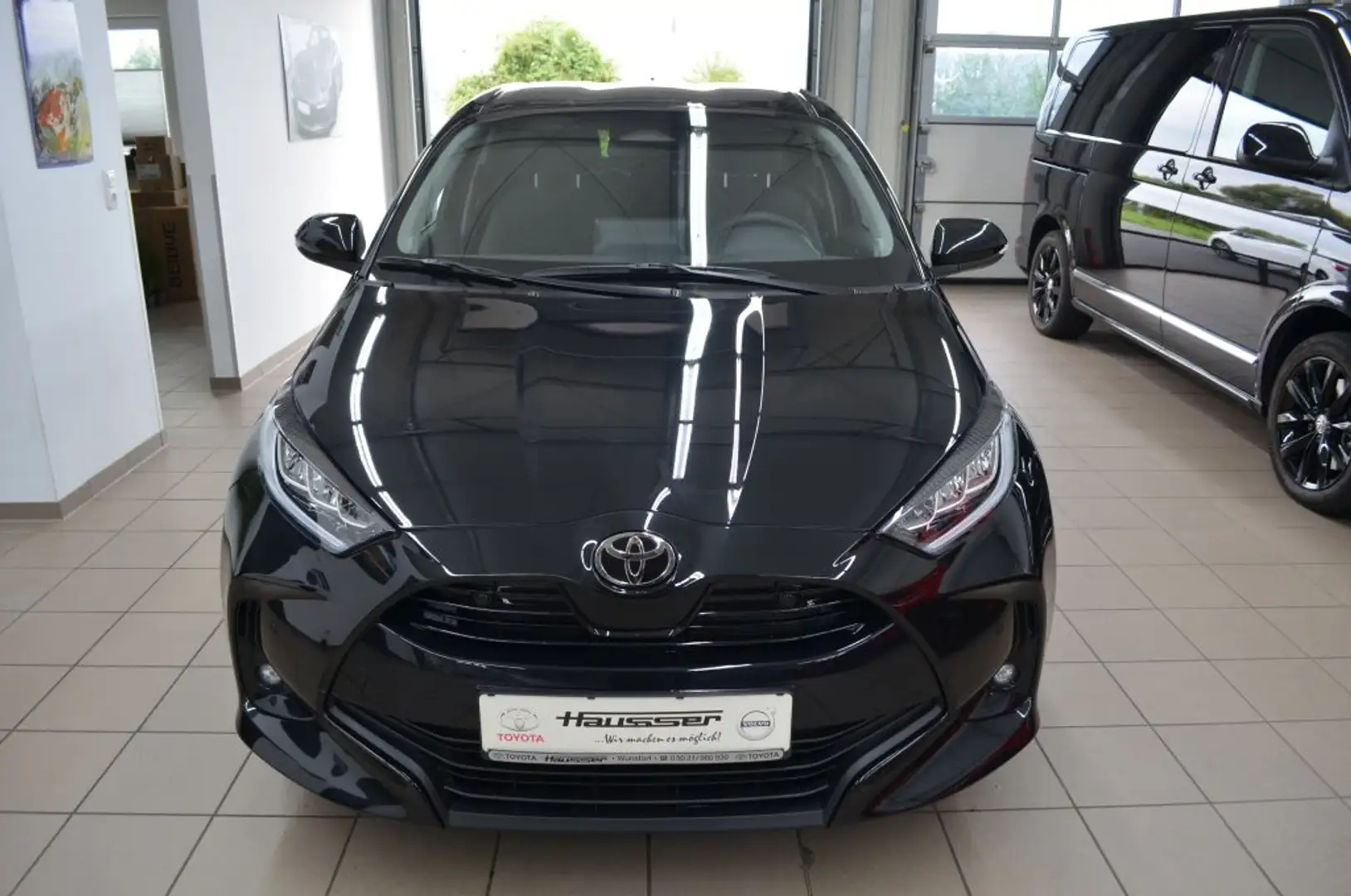 Toyota Yaris Hybrid 1,5 Team Den*SAFETY-P*COMFORT-P Schwarz - 2