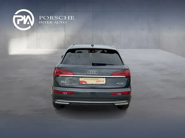 Audi Q5 view 4
