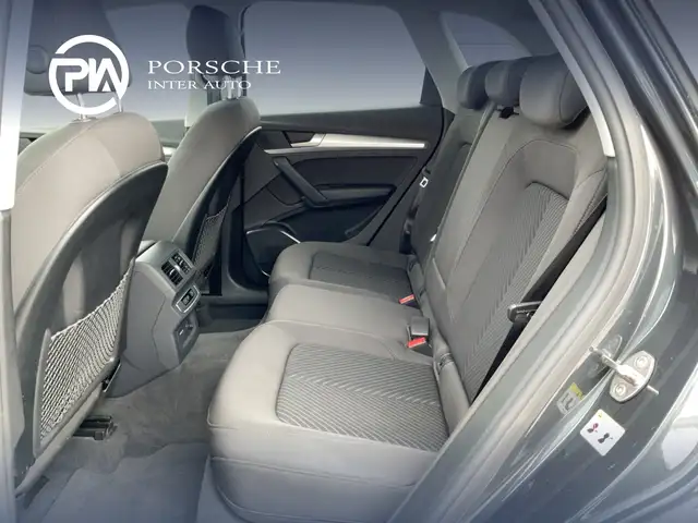 Audi Q5 view 10