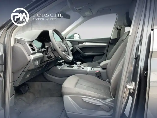 Audi Q5 view 9