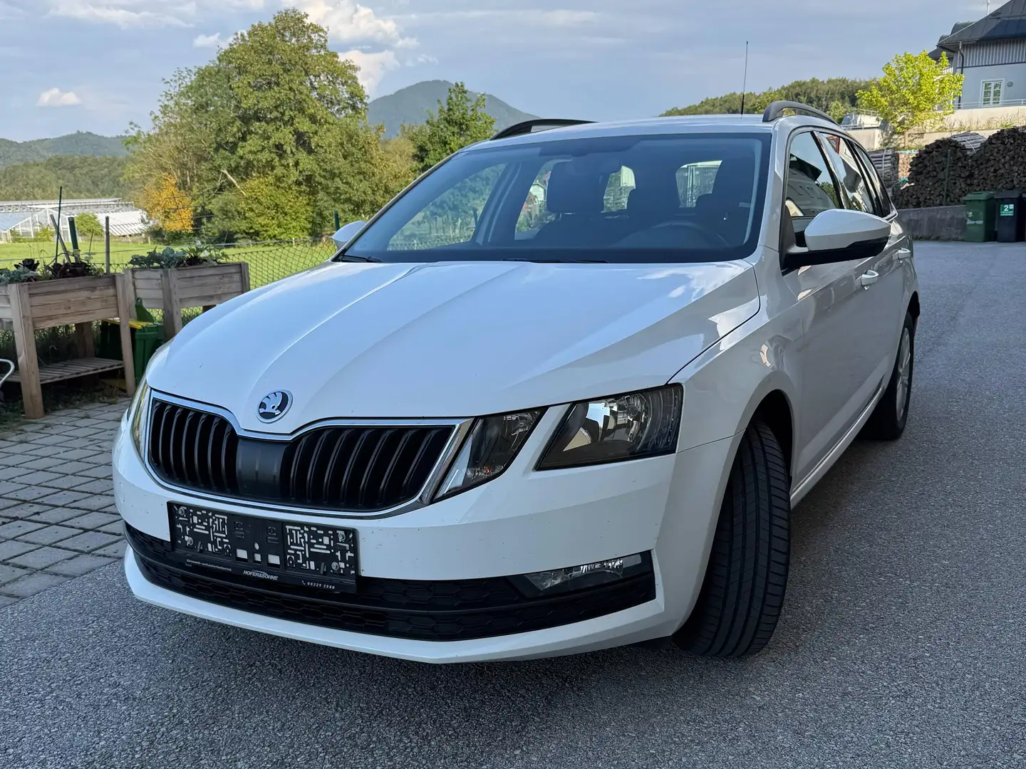 Skoda Octavia Allrad Combi Ambition 1.6 TDI - 116 PS, ÖAMTC-geprüft Weiß - 1