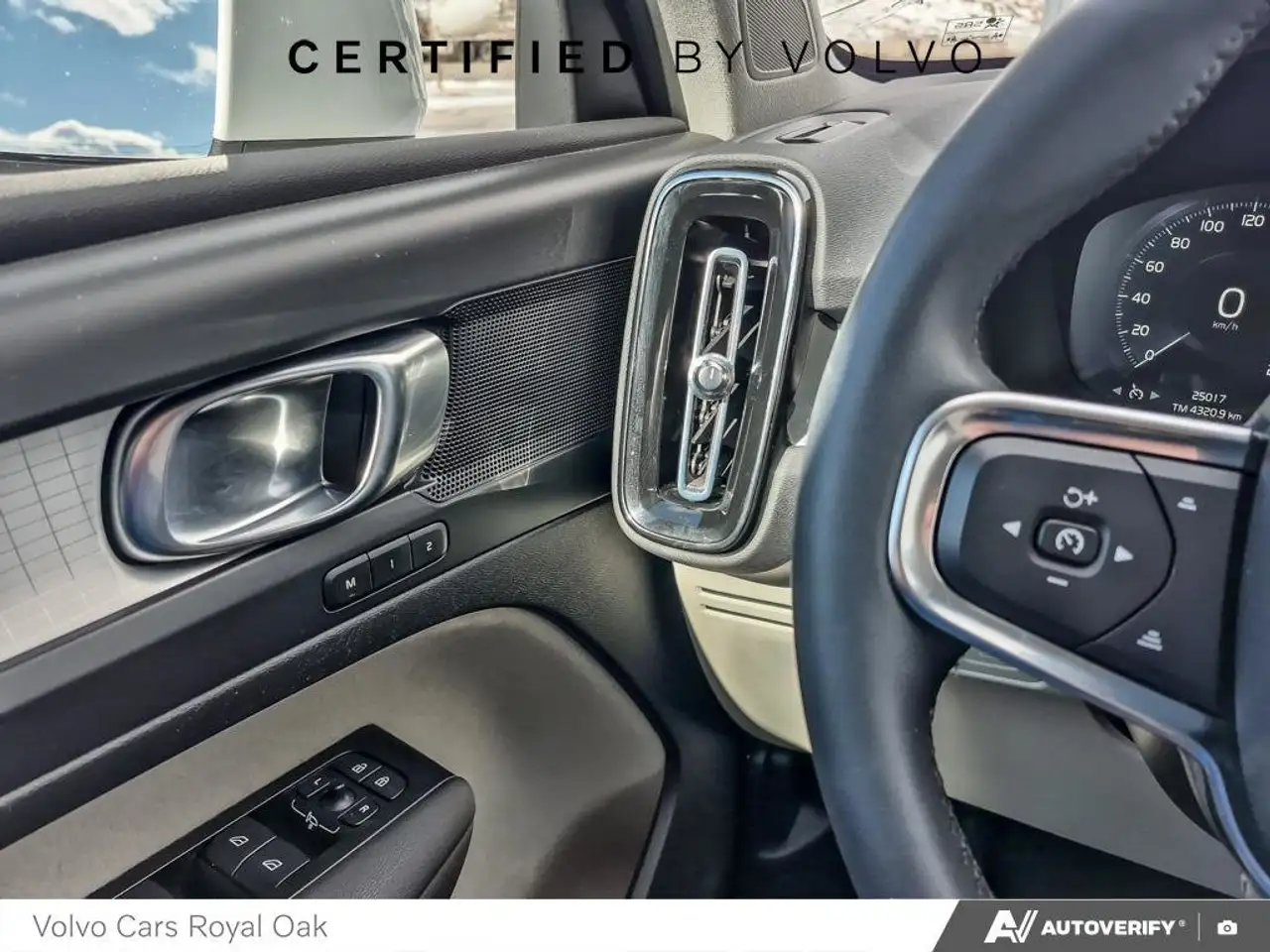 Volvo XC40 снимка Volvo XC40