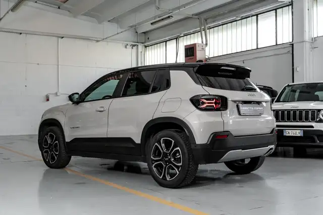 Jeep Avenger view 4