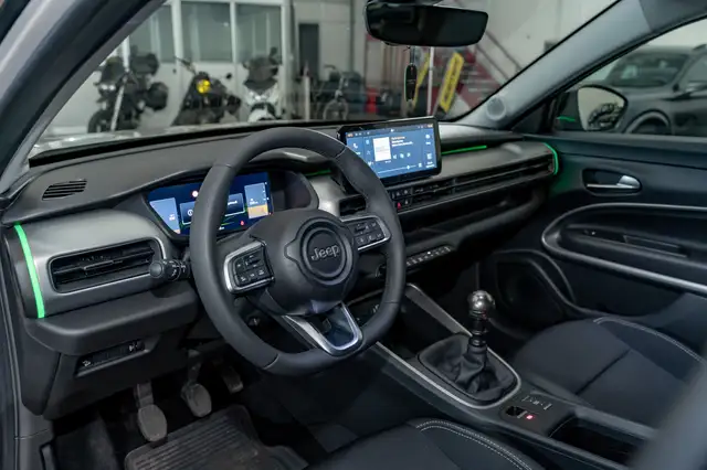 Jeep Avenger view 8