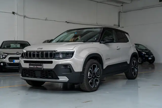 Jeep Avenger view 3