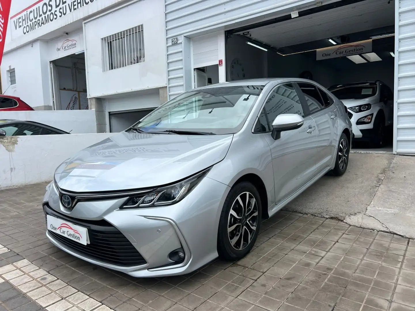 Toyota Corolla Sedán 125H Active Tech Grau - 1